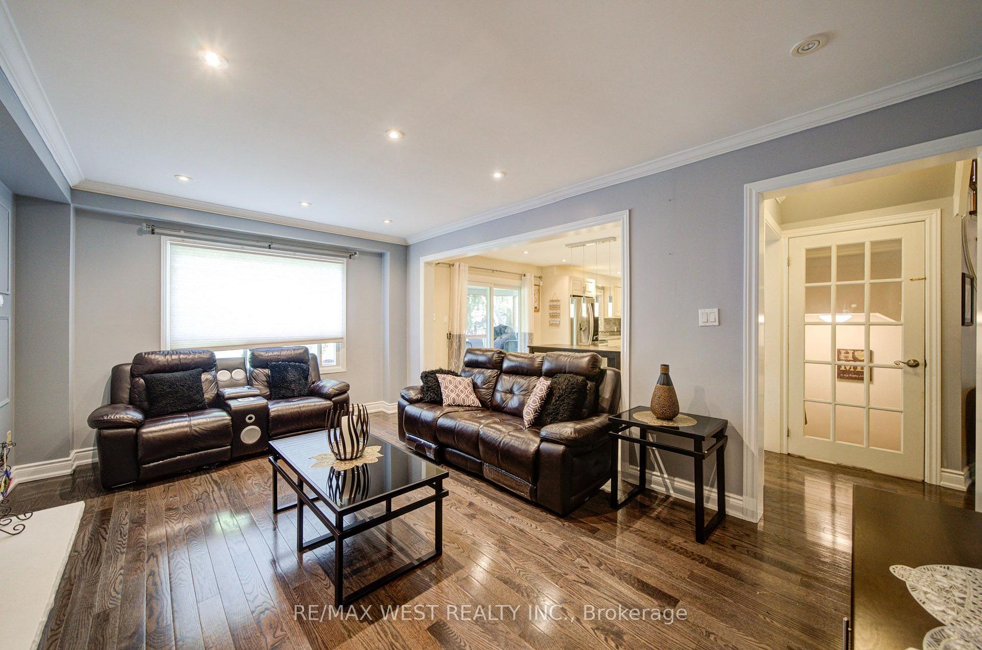 Photo 15 of 114 Robert Adams Drive, Clarington, Courtice — HOMEH