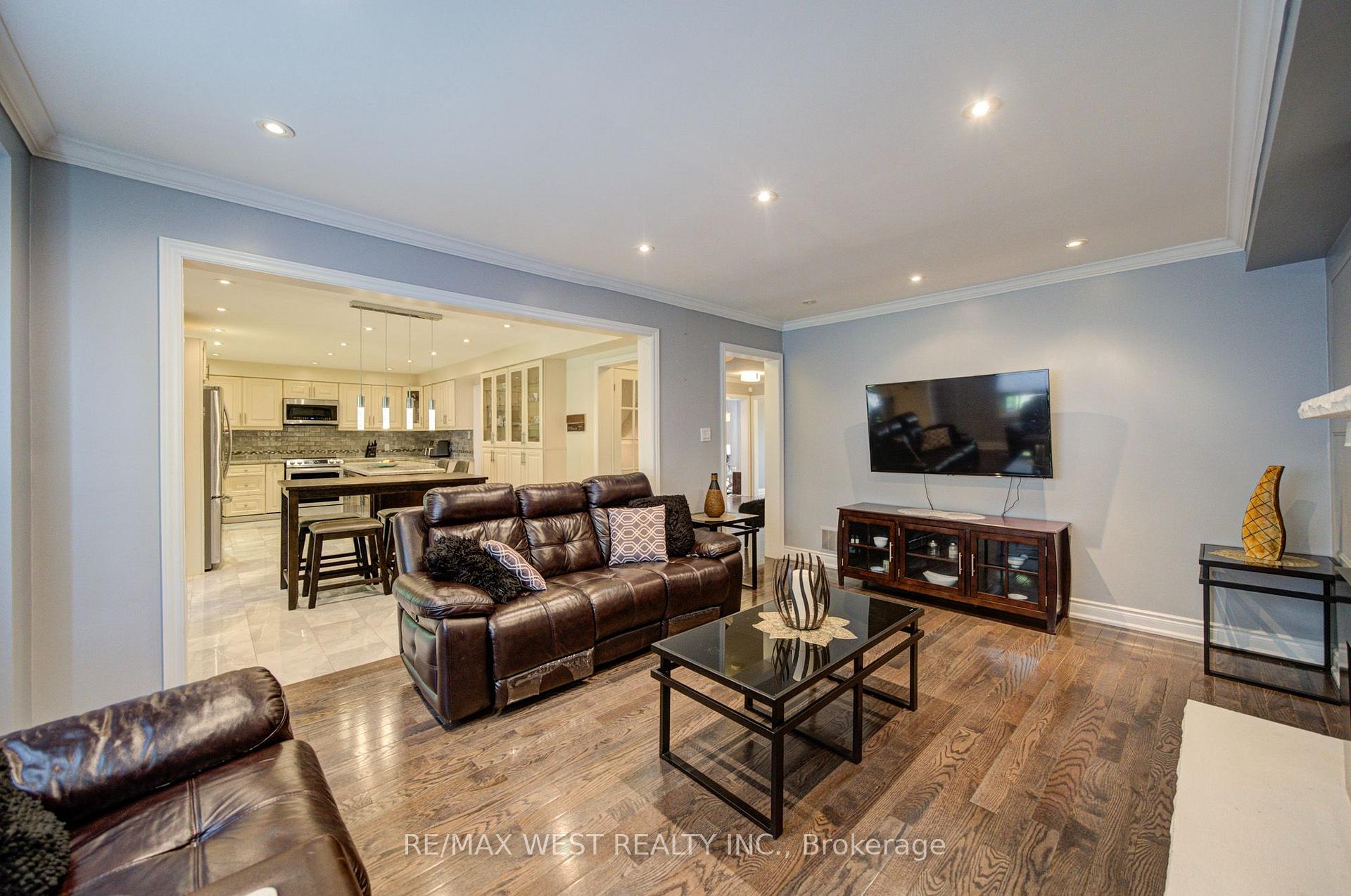 Photo 16 of 114 Robert Adams Drive, Clarington, Courtice — HOMEH