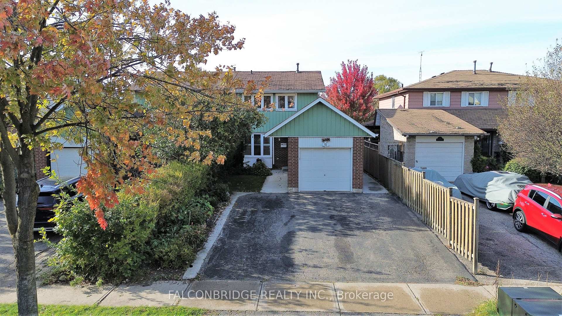 Photo 4 of 7512 Wildfern Drive, Mississauga, Malton — HOMEH