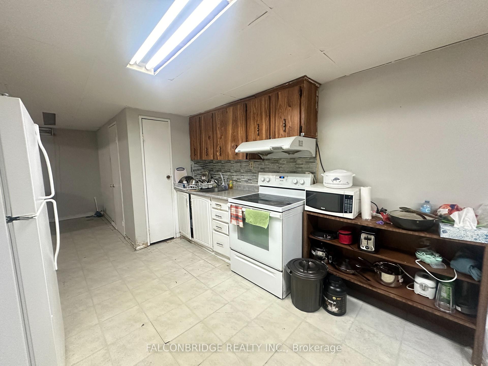 Photo 14 of 7512 Wildfern Drive, Mississauga, Malton — HOMEH