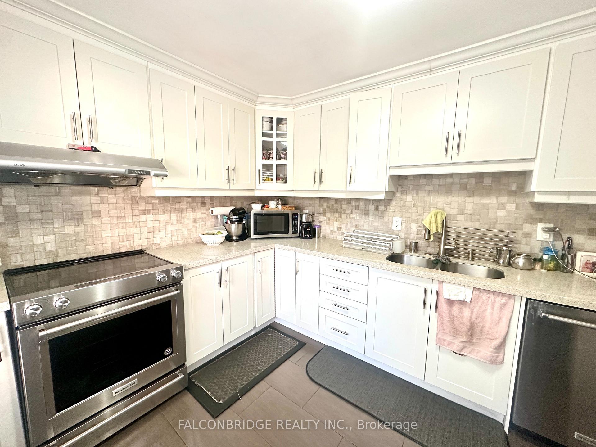 Photo 16 of 7512 Wildfern Drive, Mississauga, Malton — HOMEH