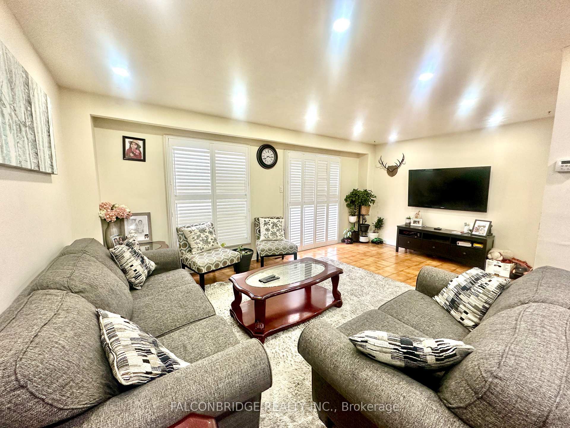 Photo 17 of 7512 Wildfern Drive, Mississauga, Malton — HOMEH