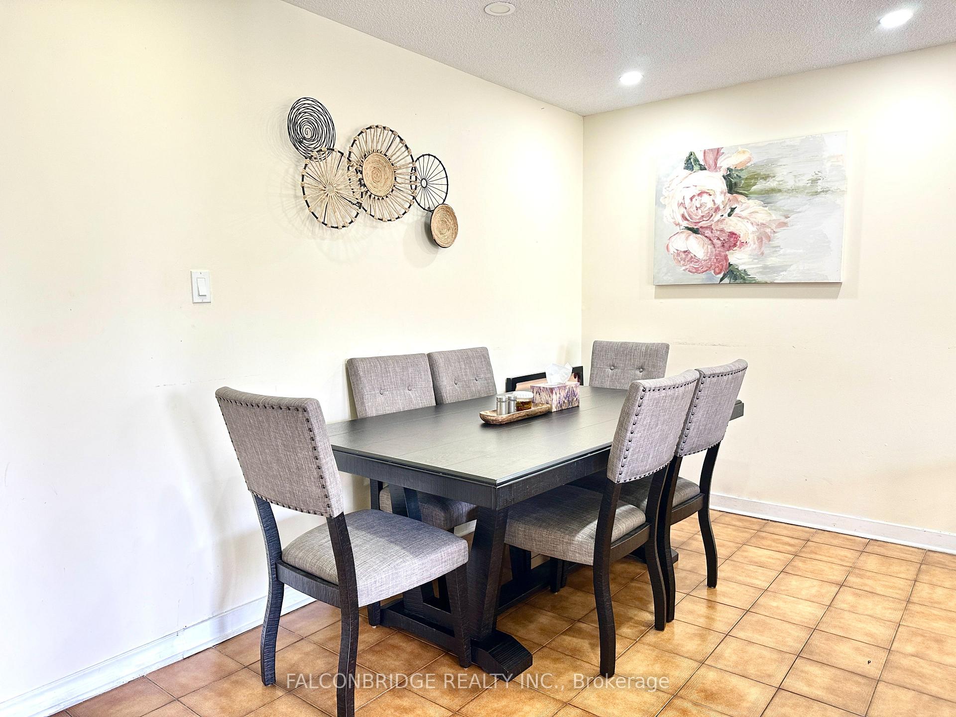 Photo 21 of 7512 Wildfern Drive, Mississauga, Malton — HOMEH