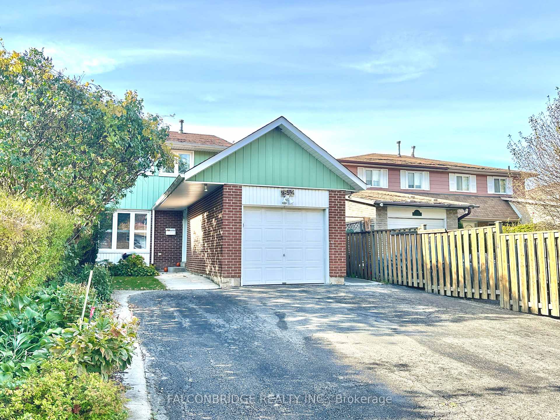 Photo 32 of 7512 Wildfern Drive, Mississauga, Malton — HOMEH