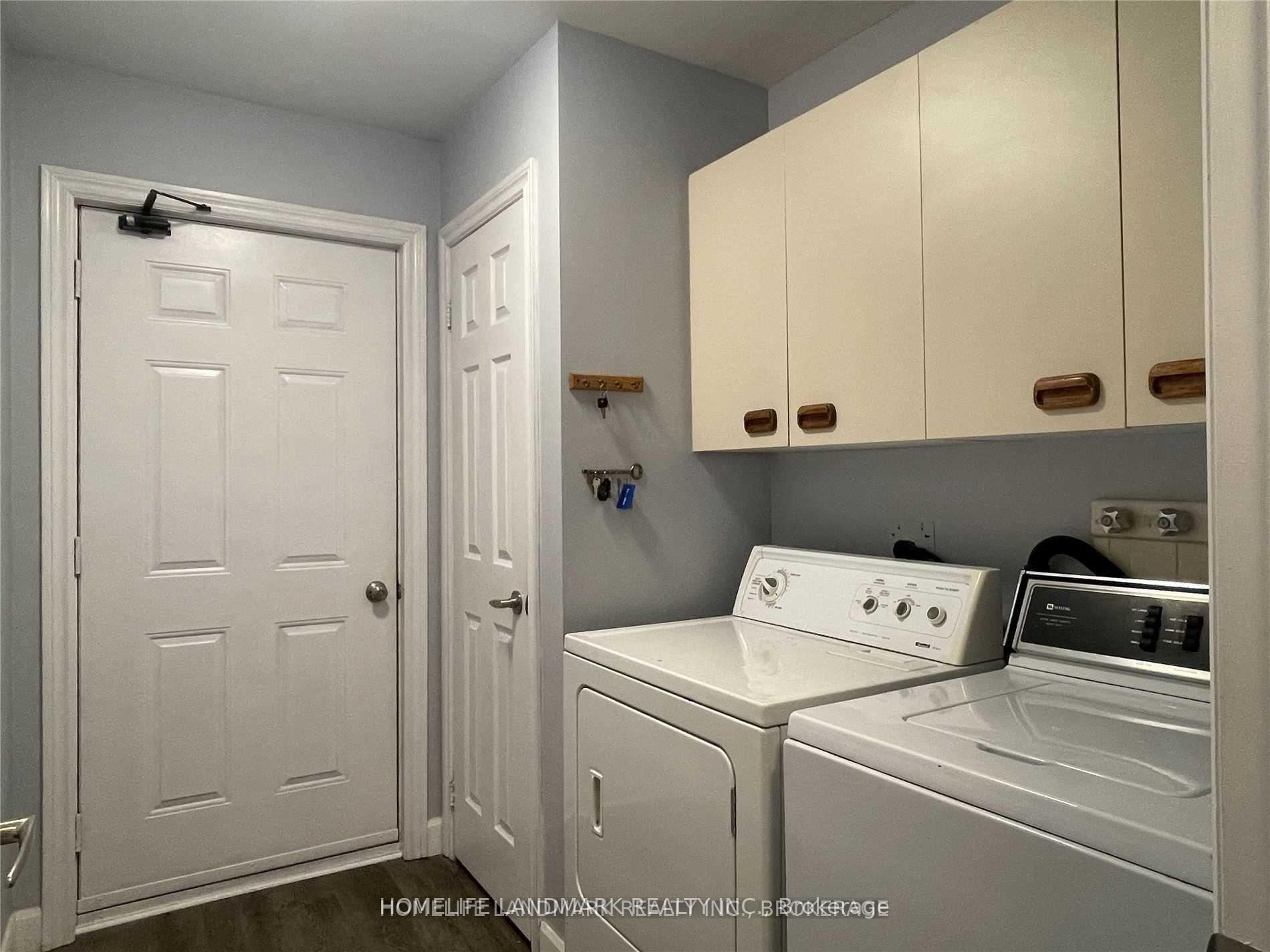 Photo 7 of Unit Upper, 2 Gibbon Drive, Barrie, Letitia Heights — HOMEH