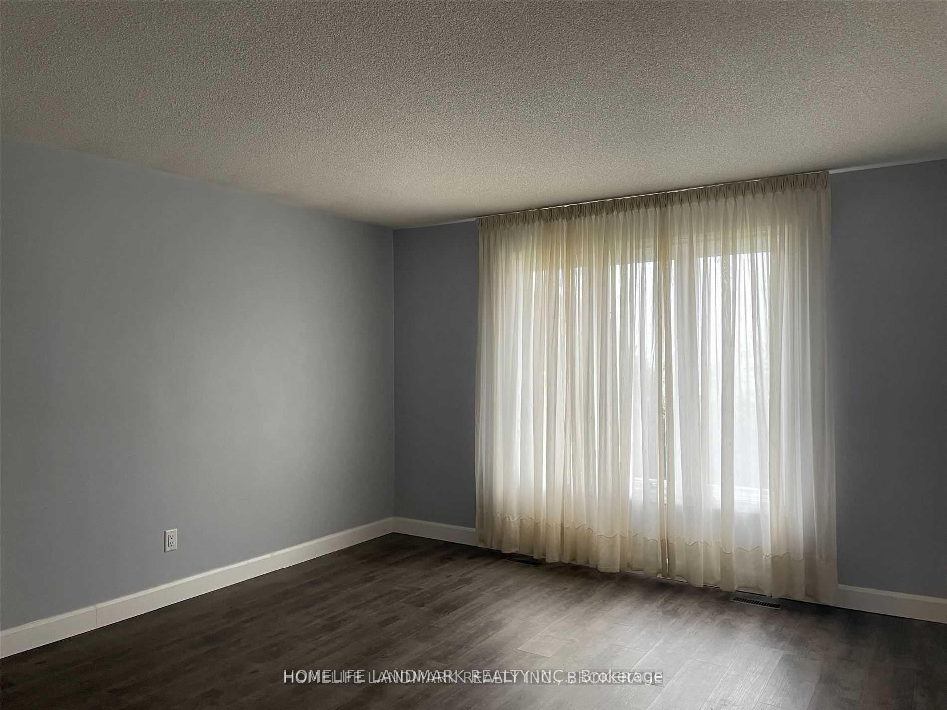 Photo 9 of Unit Upper, 2 Gibbon Drive, Barrie, Letitia Heights — HOMEH