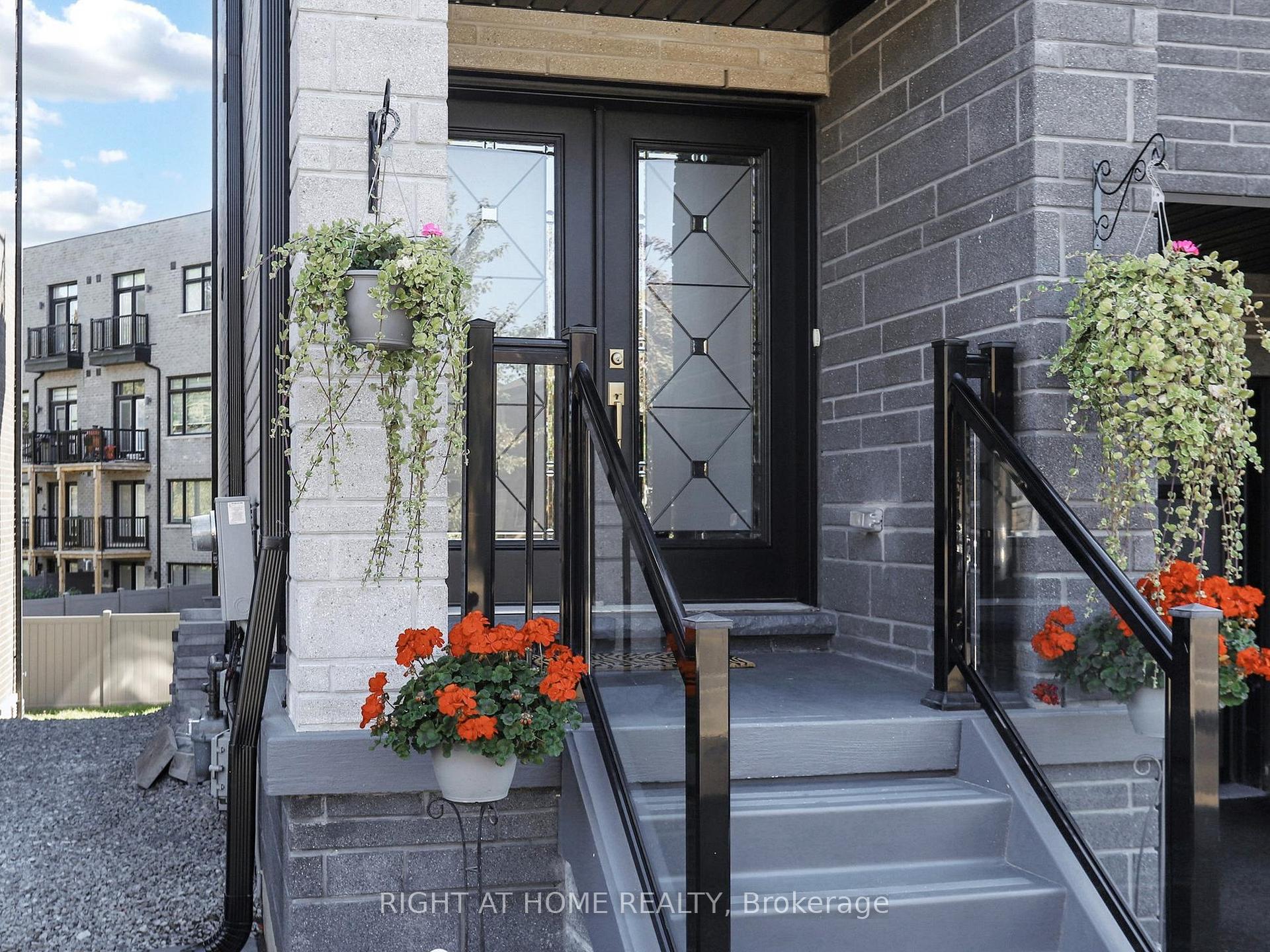 Photo 2 of 163 Lebovic Campus Drive, Vaughan, Patterson — HOMEH