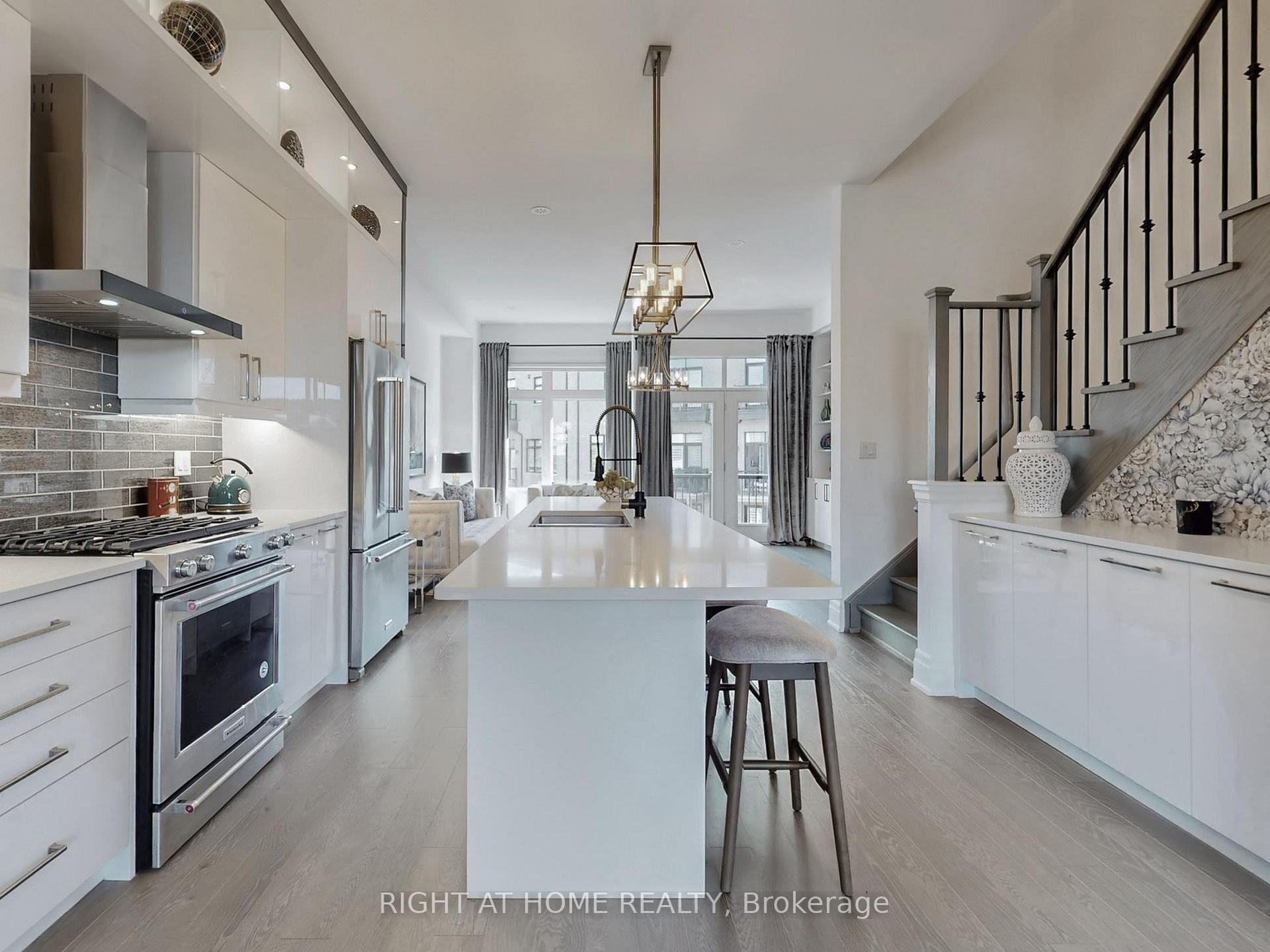 Photo 8 of 163 Lebovic Campus Drive, Vaughan, Patterson — HOMEH
