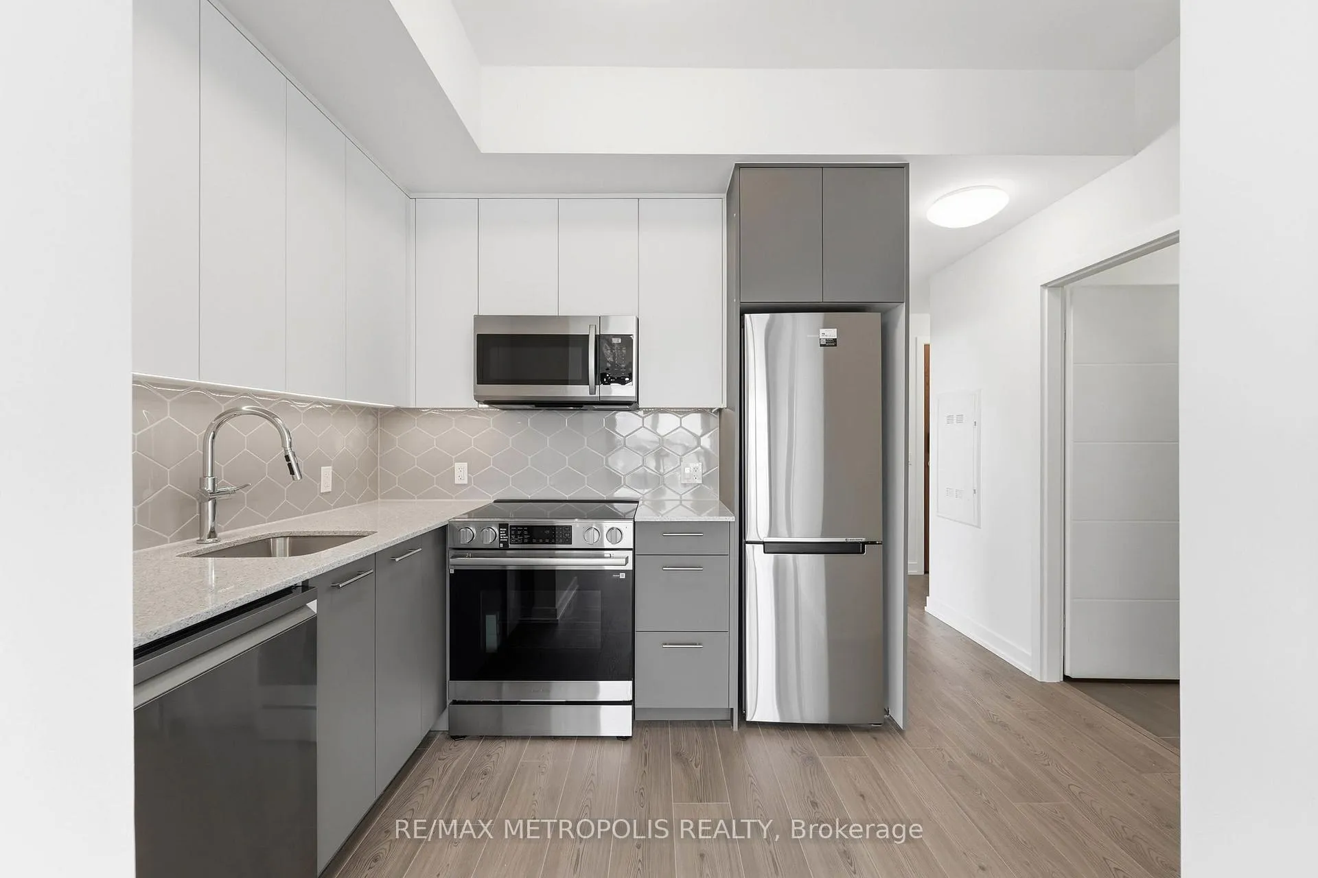 Photo 4 of Unit 3709, 30 Francis Street, Kitchener, City Commercial Core — HOMEH