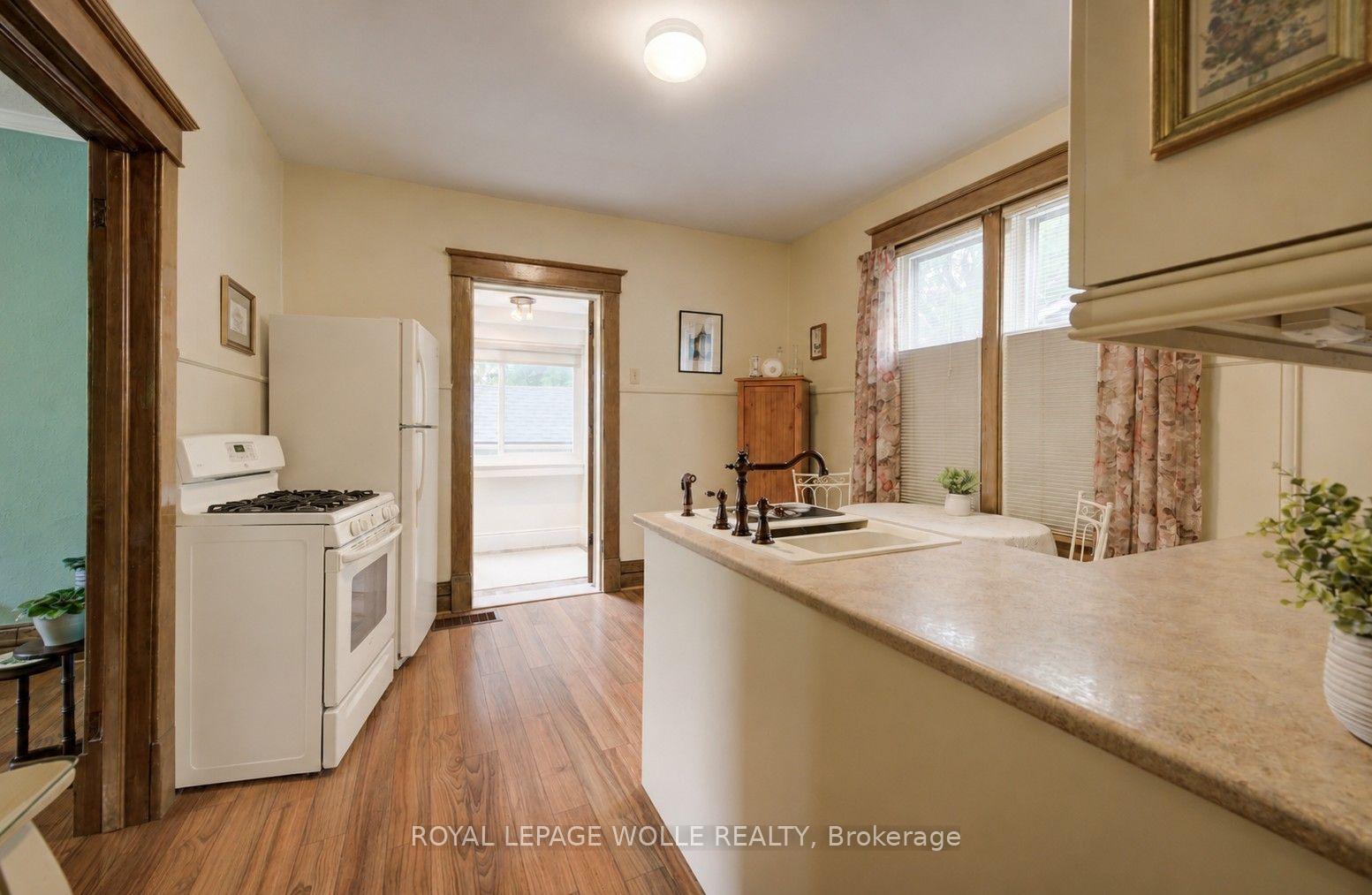 Photo 10 of 46 Ellen Street W, Kitchener, Civic Centre — HOMEH