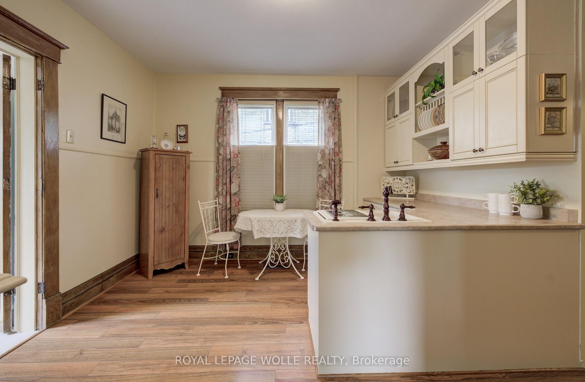Photo 13 of 46 Ellen Street W, Kitchener, Civic Centre — HOMEH