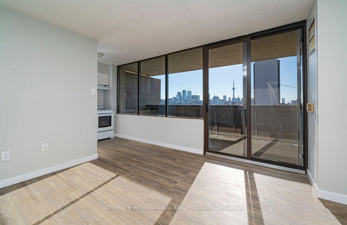 Photo 3 of Unit 1004, 720 Spadina Avenue, Toronto, University — HOMEH