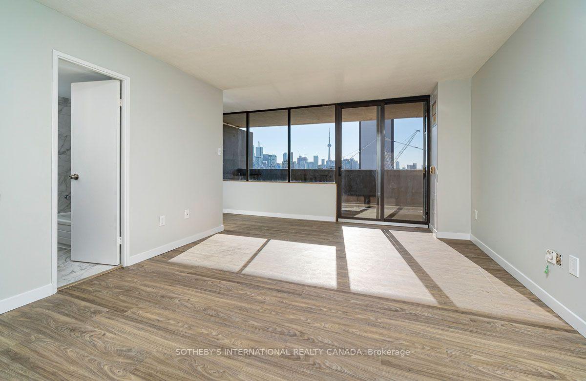 Photo 4 of Unit 1004, 720 Spadina Avenue, Toronto, University — HOMEH