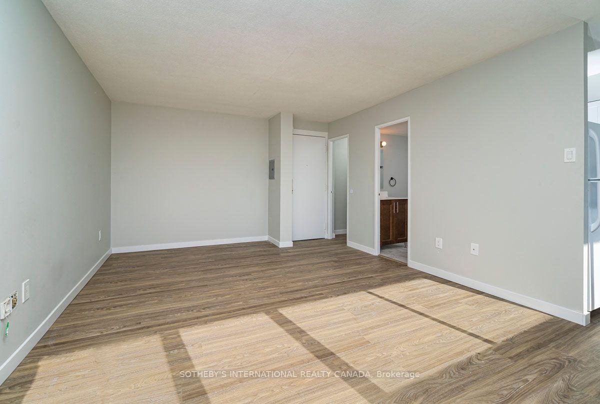 Photo 5 of Unit 1004, 720 Spadina Avenue, Toronto, University — HOMEH
