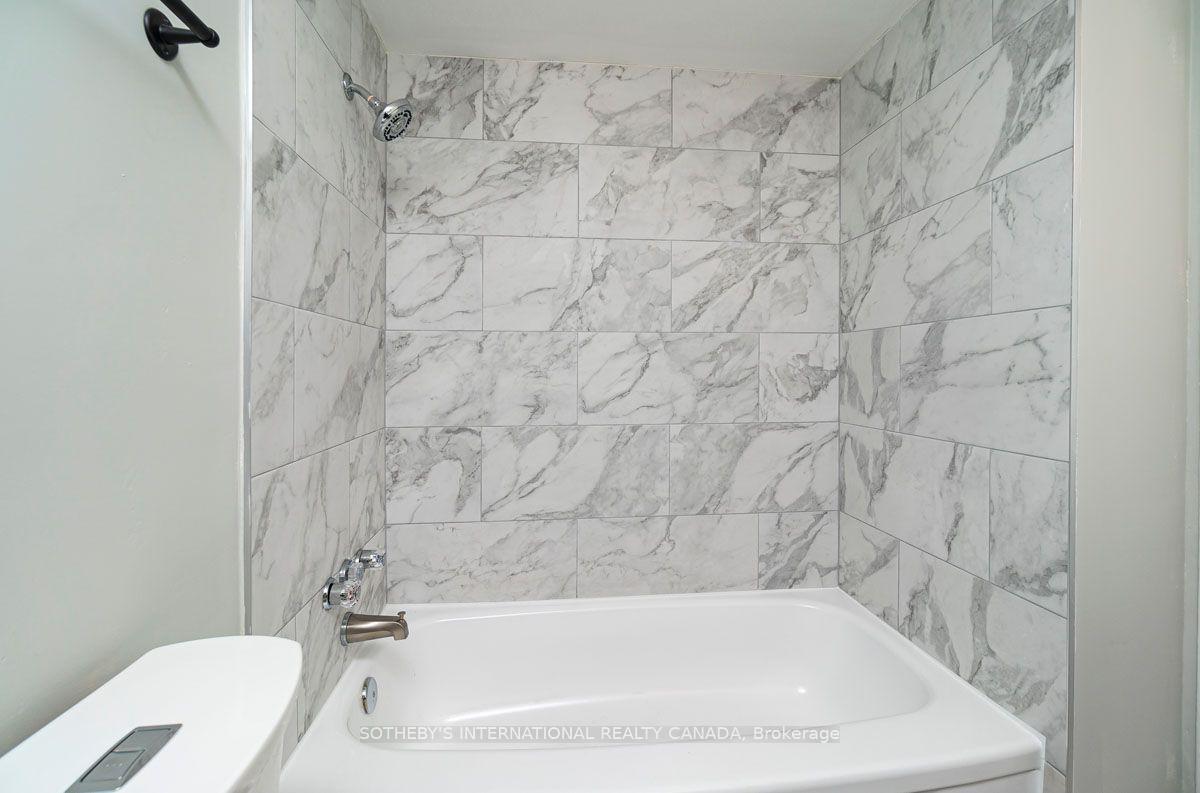 Photo 6 of Unit 1004, 720 Spadina Avenue, Toronto, University — HOMEH