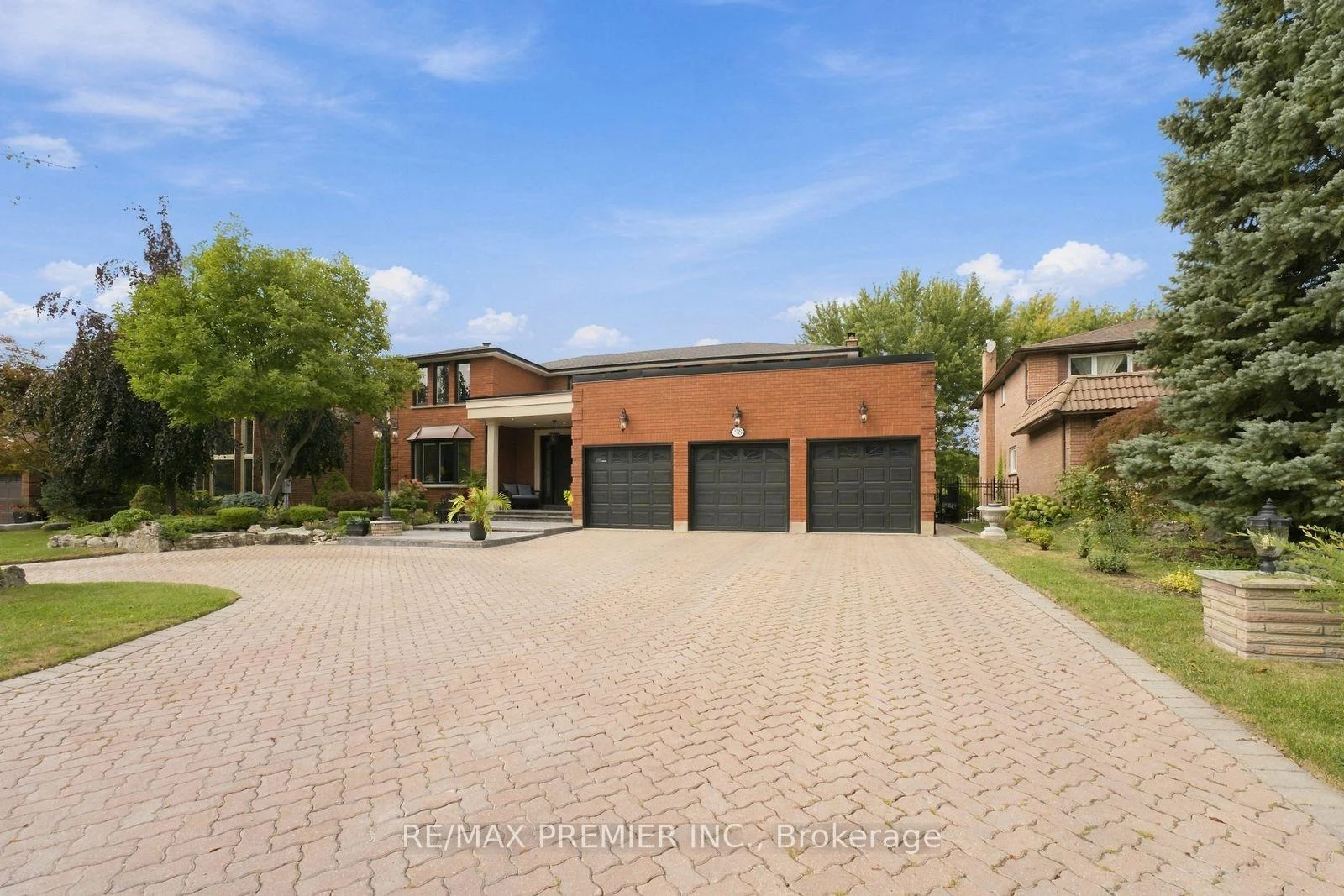 Photo 4 of 98 Cairnburg Place, Vaughan, Islington Woods — HOMEH