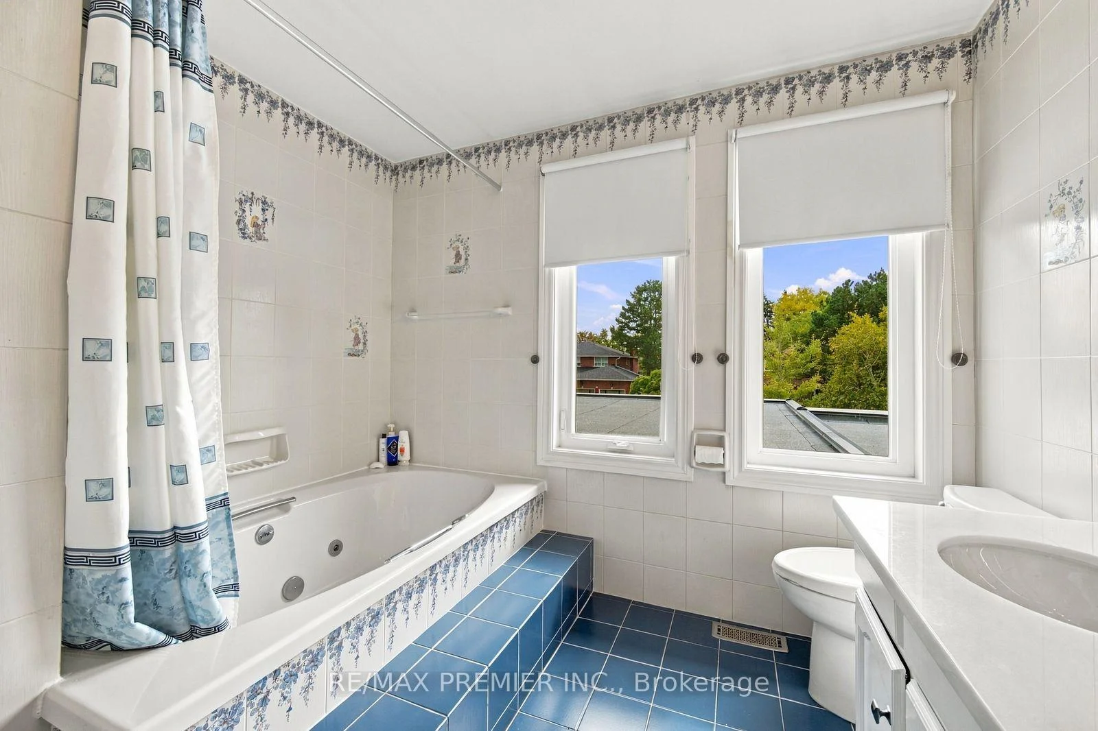 Photo 40 of 98 Cairnburg Place, Vaughan, Islington Woods — HOMEH