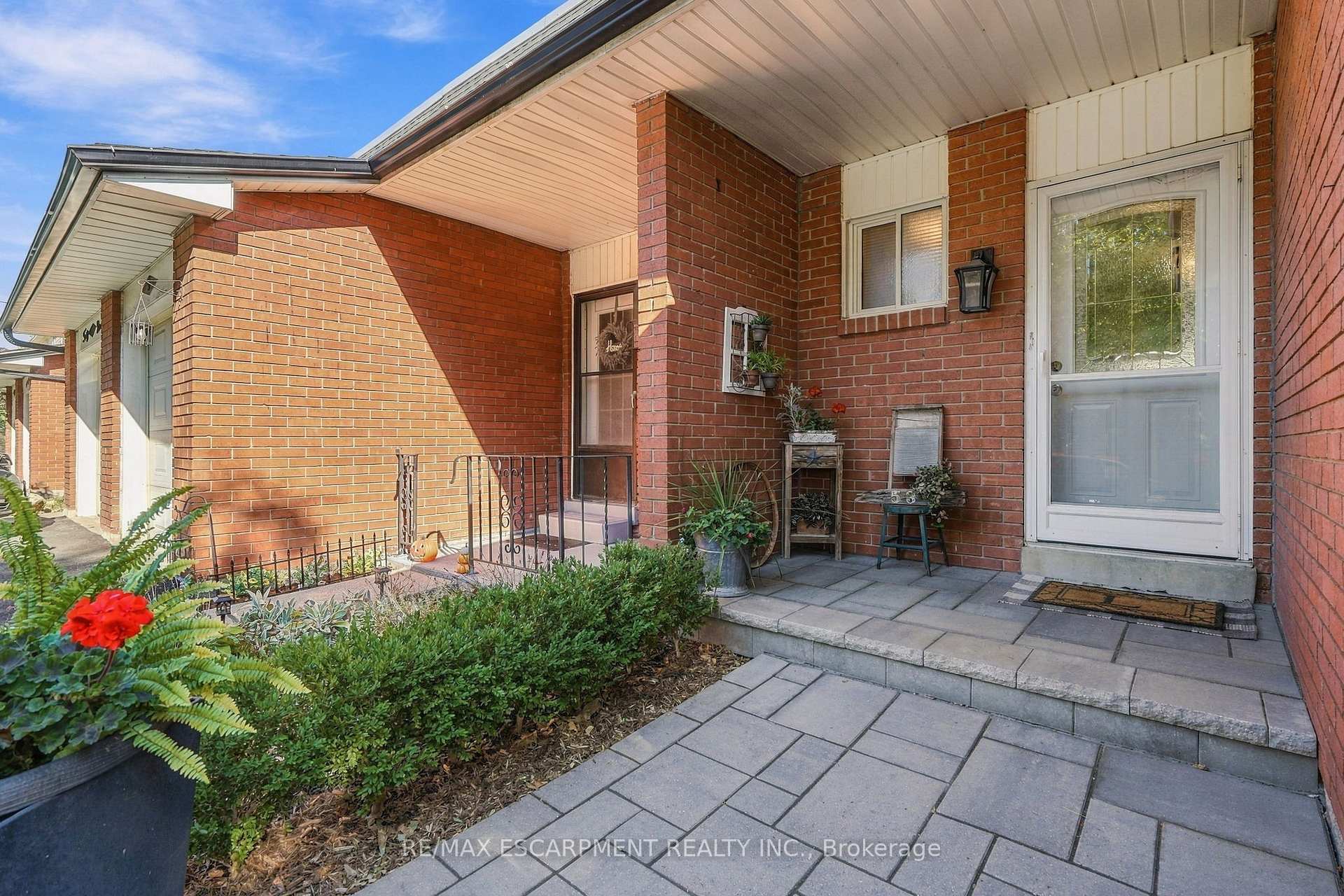 Photo 3 of 53 Bryna Avenue S, Hamilton, Greeningdon — HOMEH
