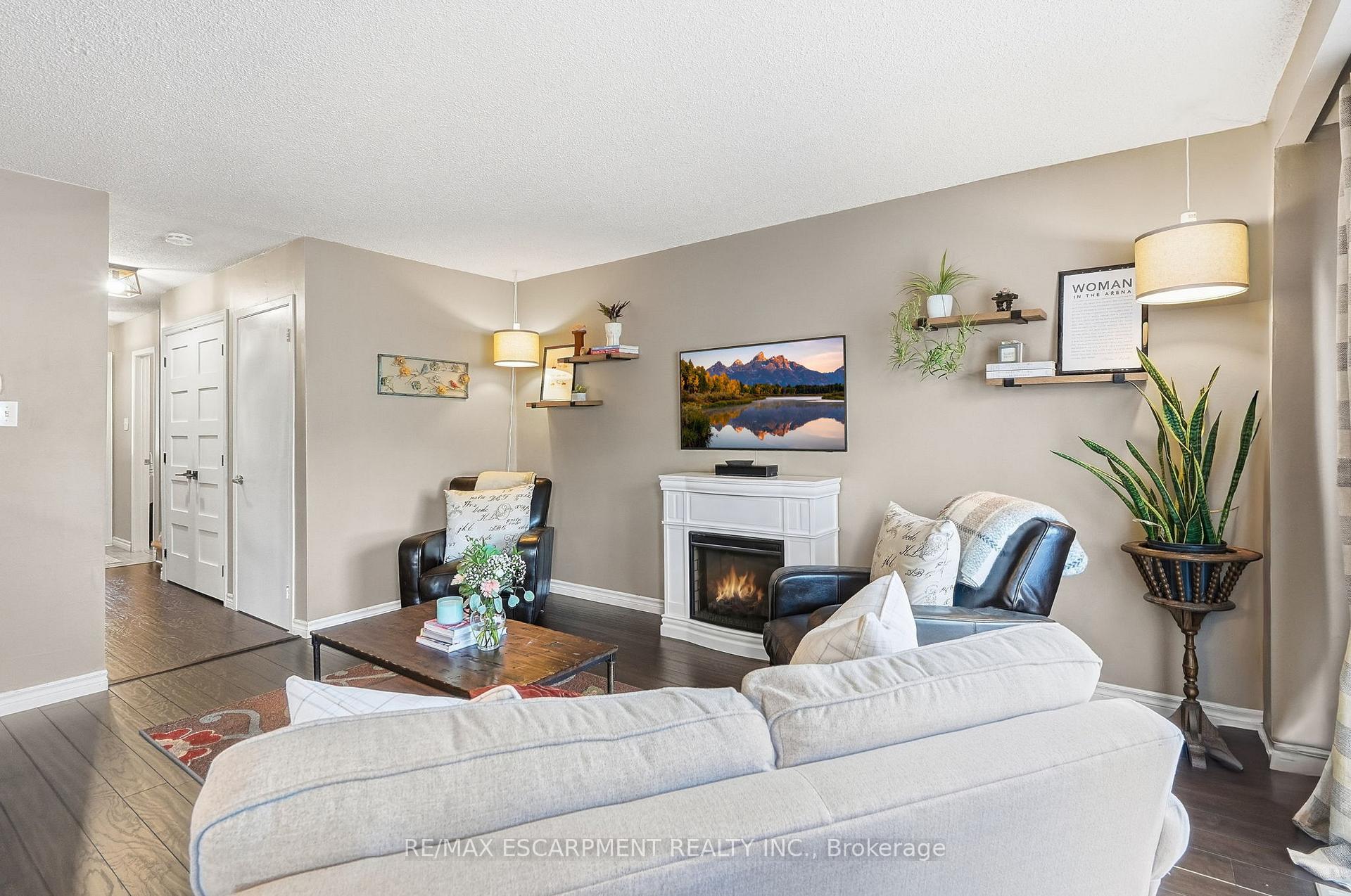Photo 5 of 53 Bryna Avenue S, Hamilton, Greeningdon — HOMEH
