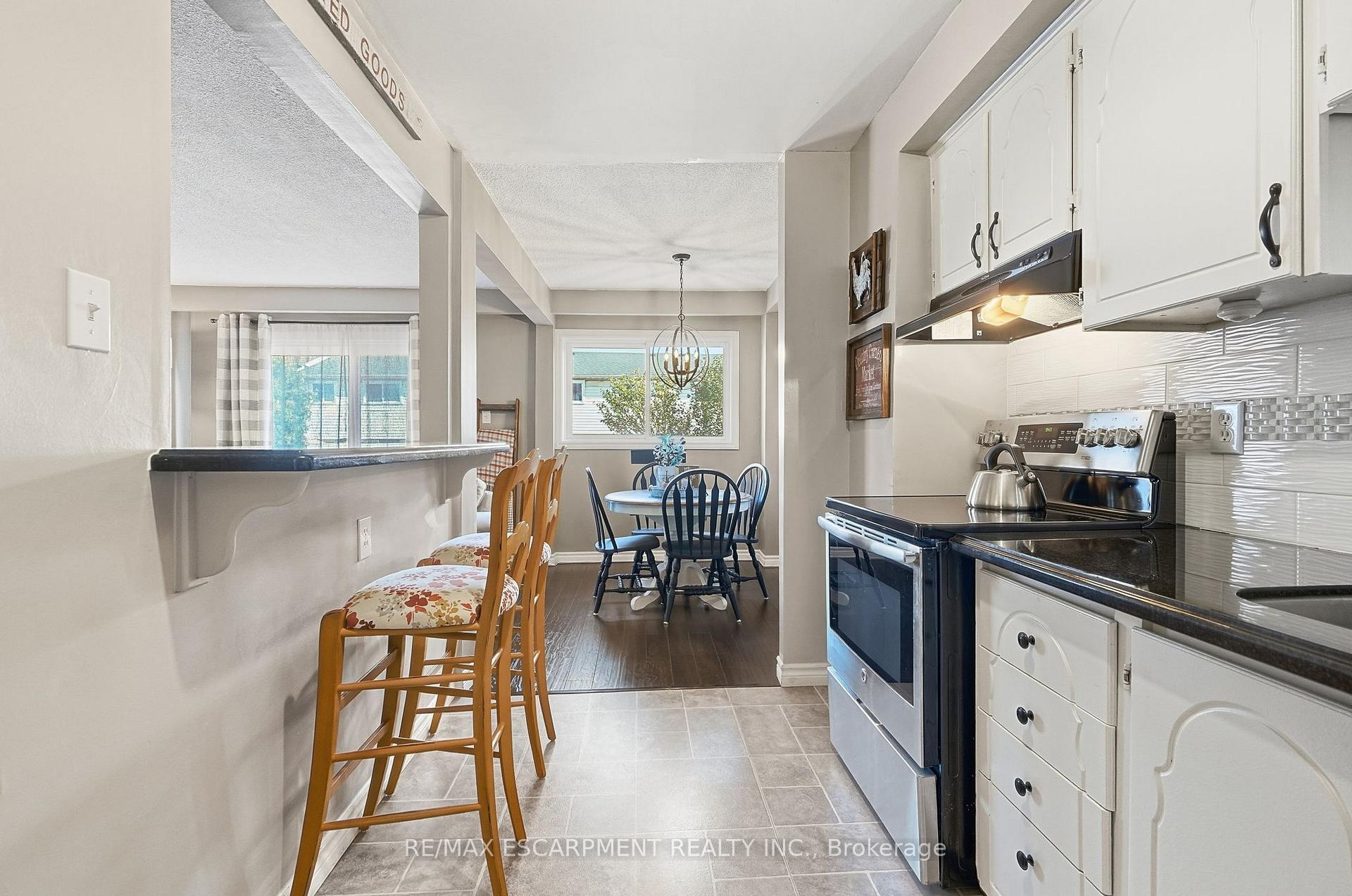 Photo 13 of 53 Bryna Avenue S, Hamilton, Greeningdon — HOMEH