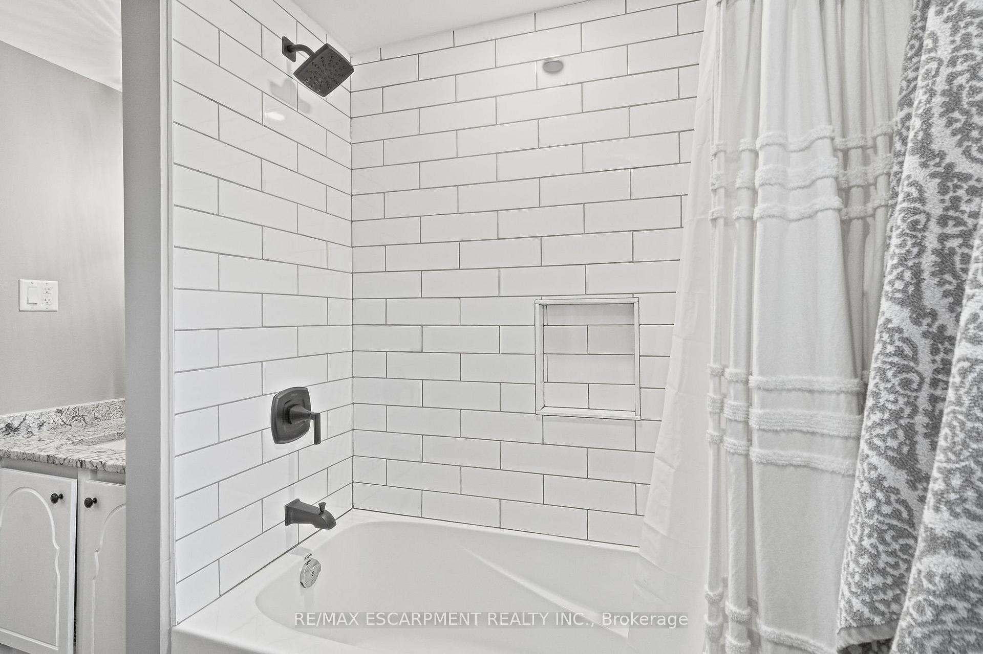 Photo 28 of 53 Bryna Avenue S, Hamilton, Greeningdon — HOMEH
