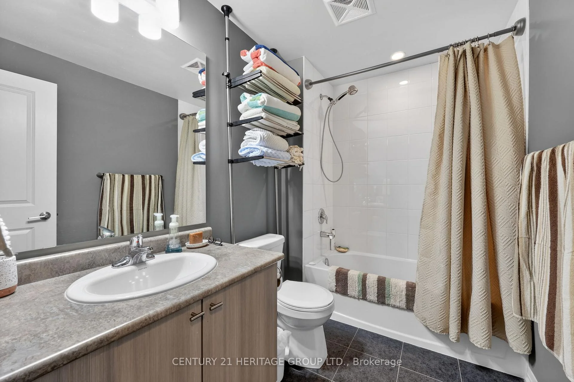 Photo 32 of Unit 410, 161 Wellington Street E, New Tecumseth, Alliston — HOMEH