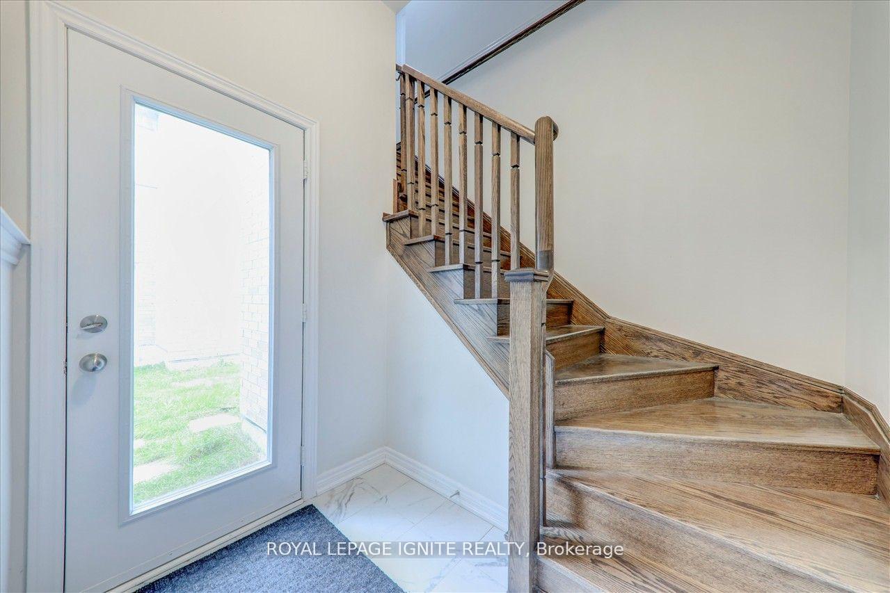 Photo 2 of 11 Waterleaf Road, Markham, Cornell — HOMEH