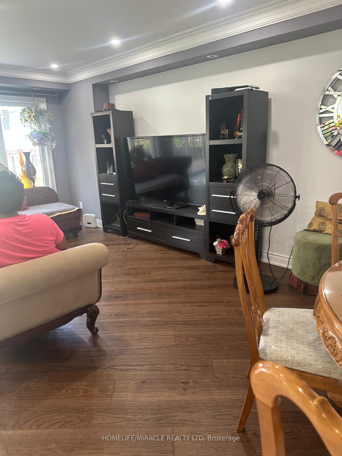 Photo 4 of 69B Homestead Road, Scarborough, West Hill — HOMEH