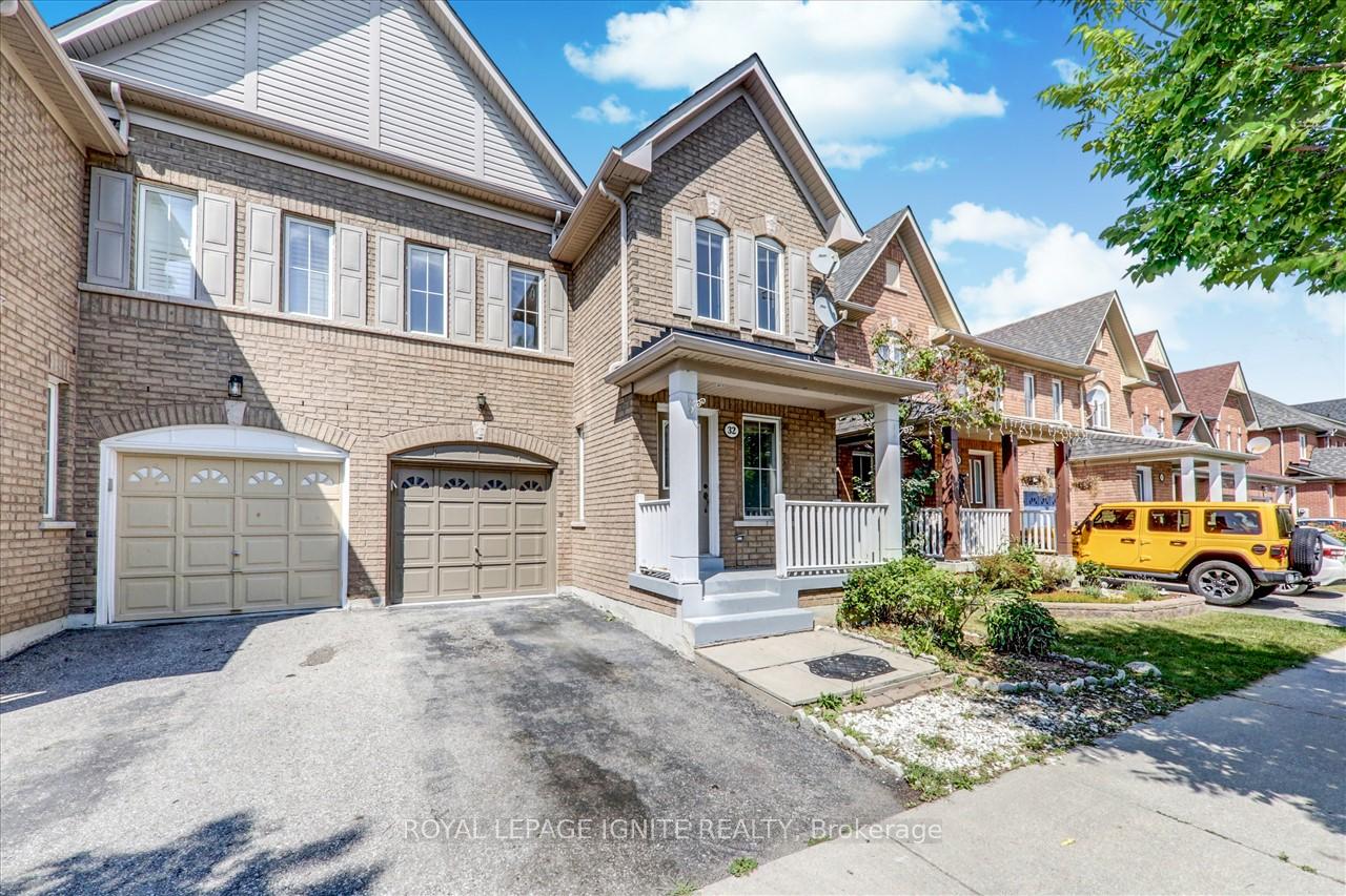 Photo 3 of 32 Tansley Crescent, Ajax, Northeast Ajax — HOMEH