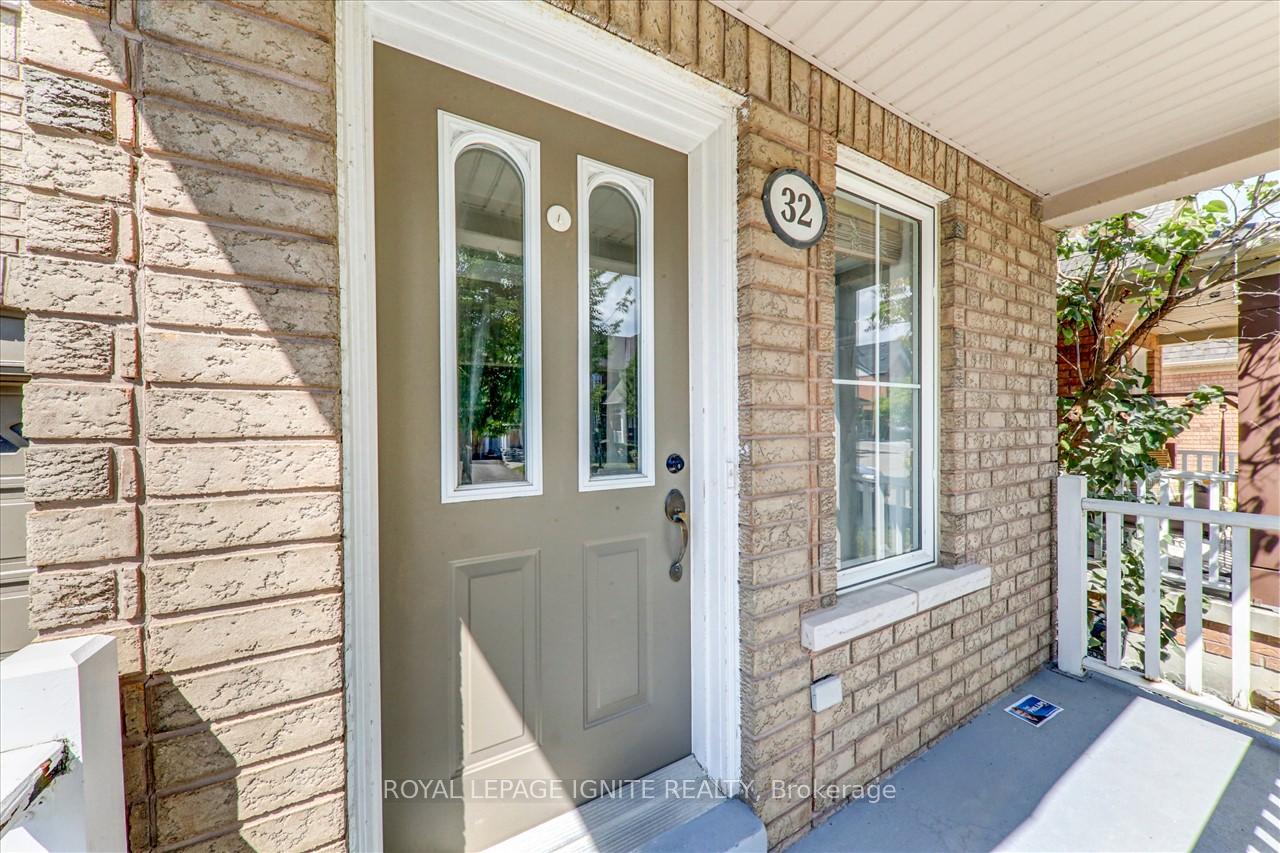 Photo 4 of 32 Tansley Crescent, Ajax, Northeast Ajax — HOMEH
