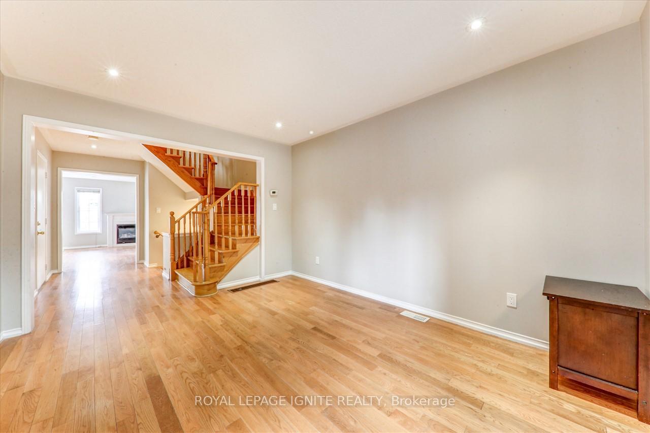 Photo 6 of 32 Tansley Crescent, Ajax, Northeast Ajax — HOMEH
