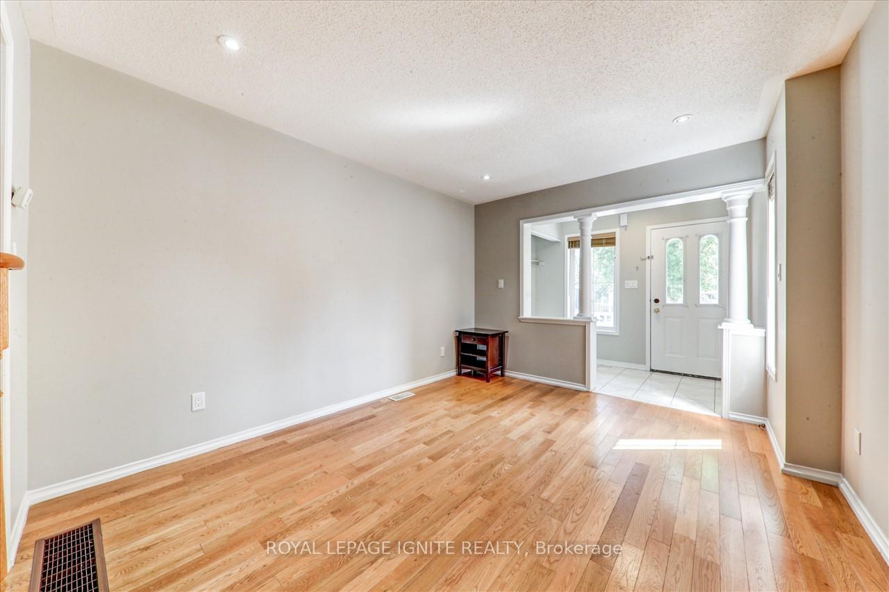 Photo 7 of 32 Tansley Crescent, Ajax, Northeast Ajax — HOMEH