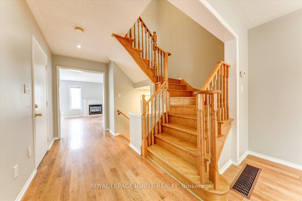 Photo 8 of 32 Tansley Crescent, Ajax, Northeast Ajax — HOMEH