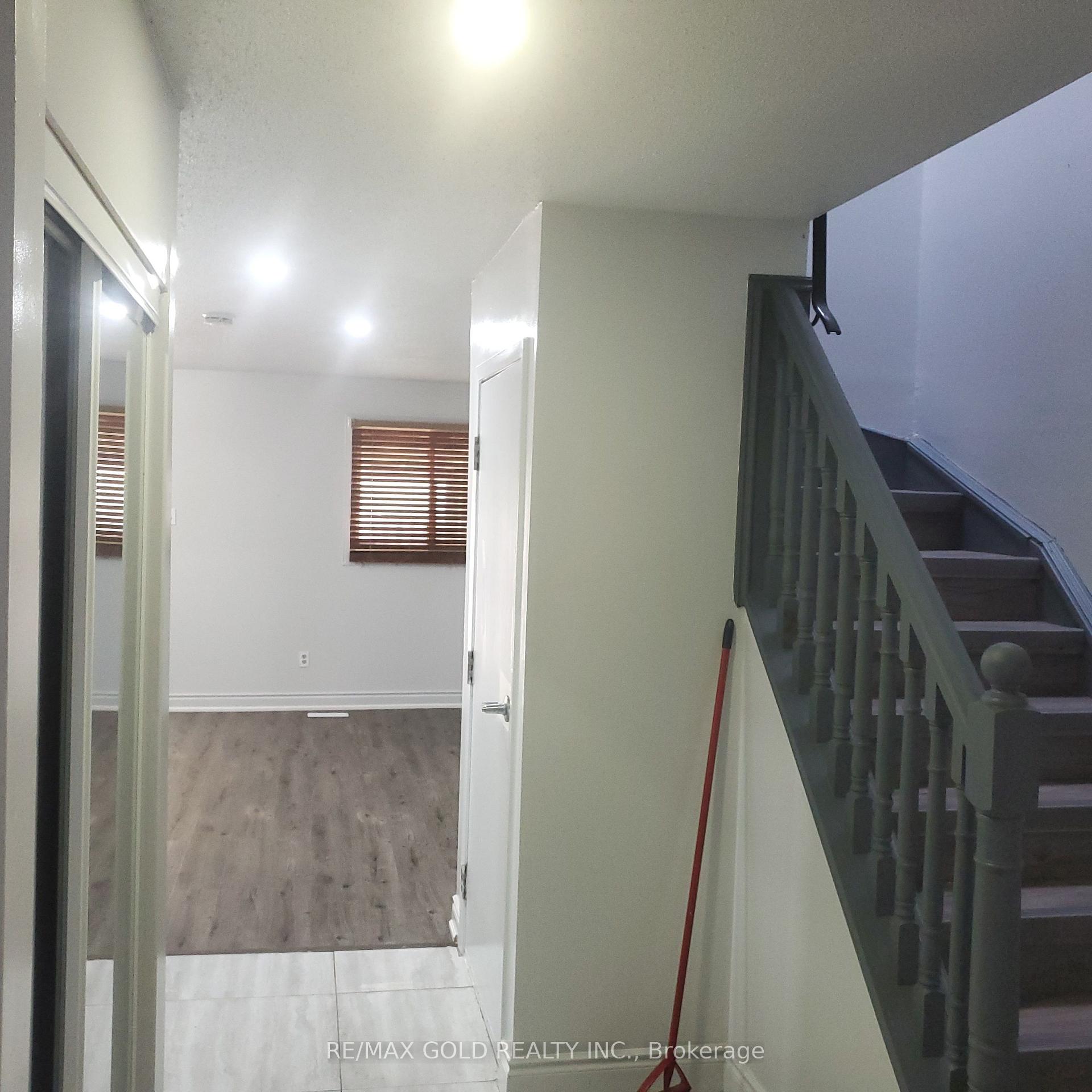 Photo 2 of 7 Auld Croft Road, Etobicoke, West Humber-Clairville — HOMEH