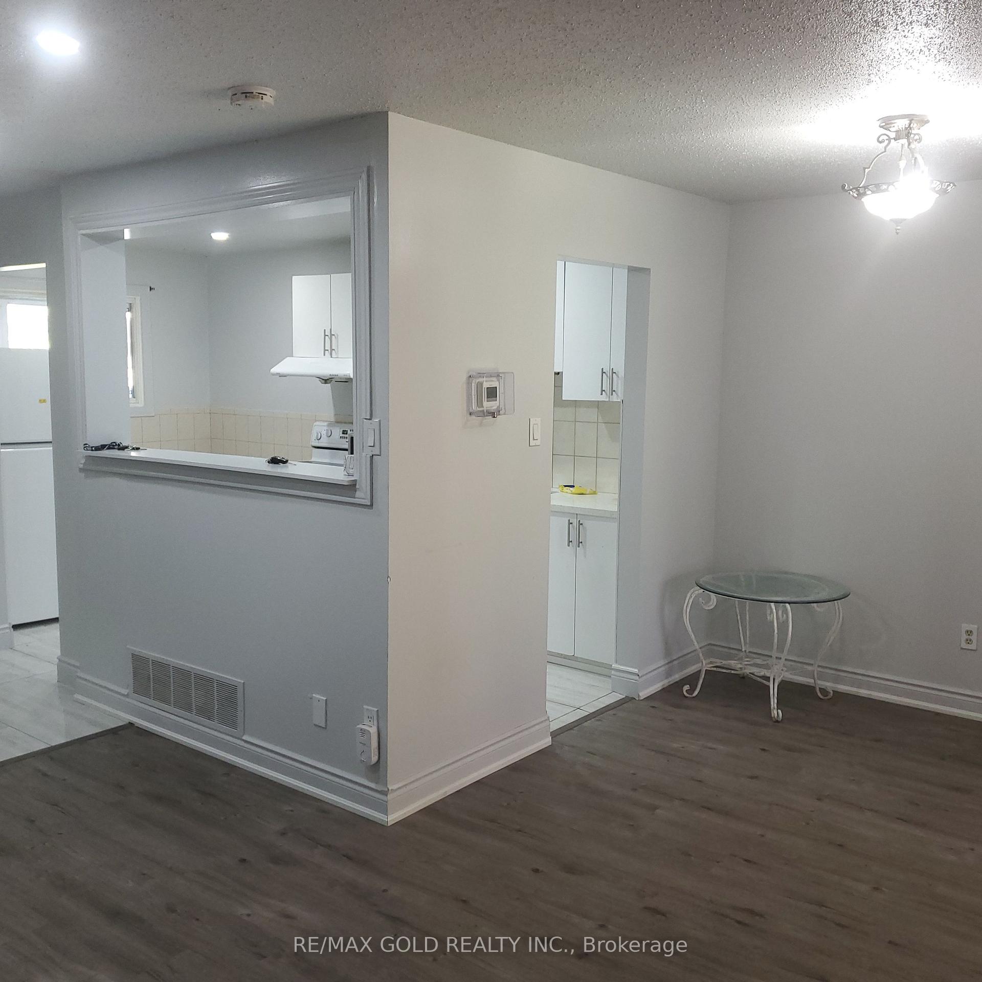 Photo 8 of 7 Auld Croft Road, Etobicoke, West Humber-Clairville — HOMEH