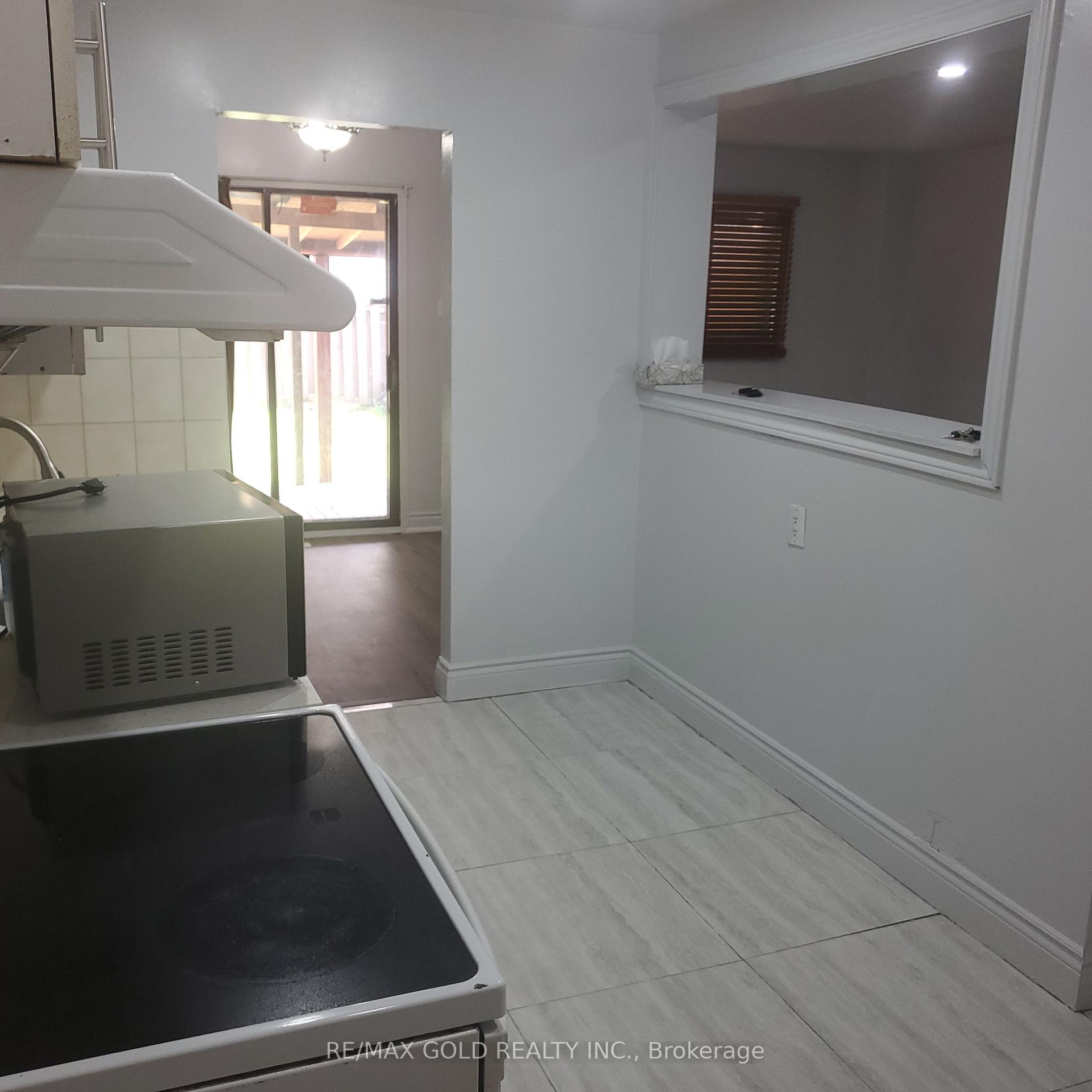 Photo 10 of 7 Auld Croft Road, Etobicoke, West Humber-Clairville — HOMEH