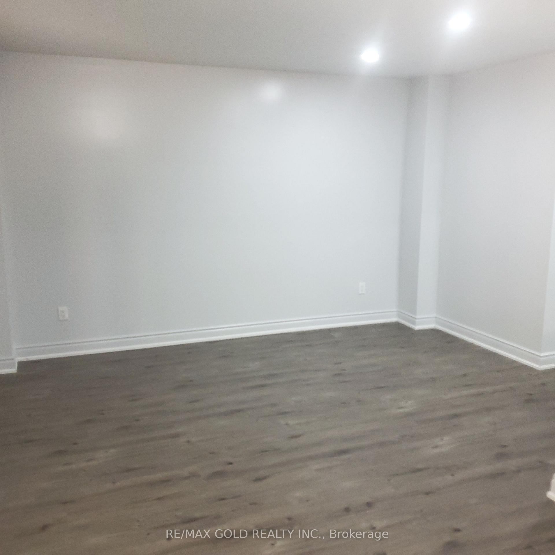 Photo 12 of 7 Auld Croft Road, Etobicoke, West Humber-Clairville — HOMEH