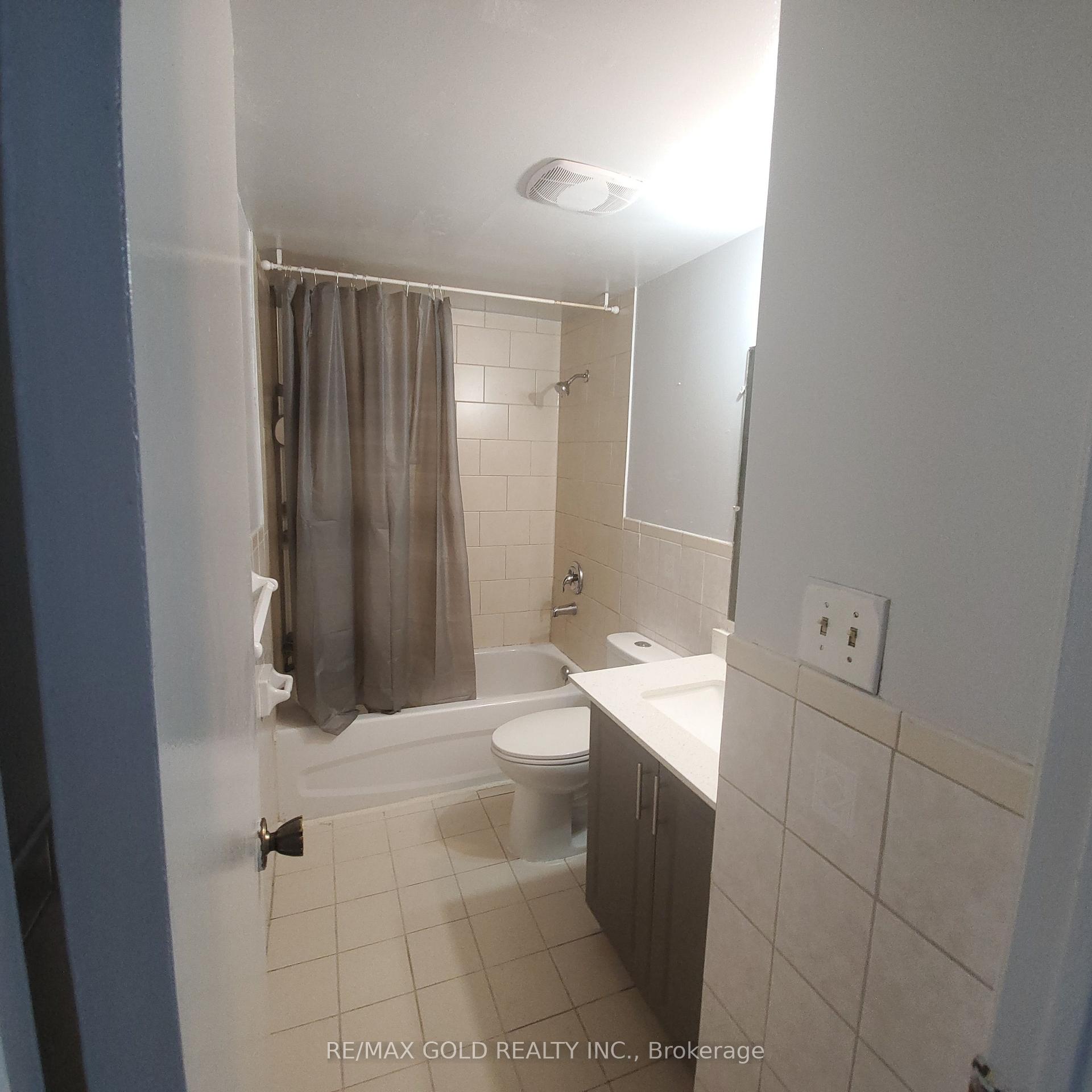 Photo 21 of 7 Auld Croft Road, Etobicoke, West Humber-Clairville — HOMEH
