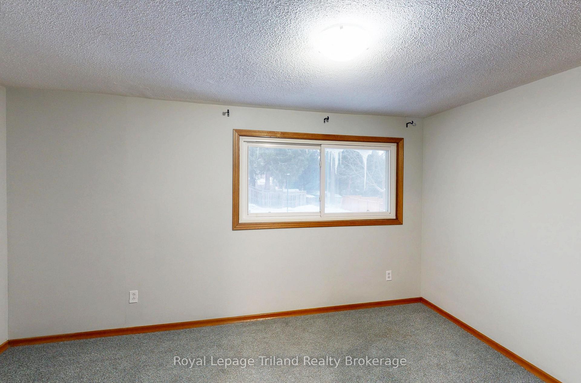 Photo 7 of 653 Northdale Drive, Woodstock, Woodstock - North — HOMEH