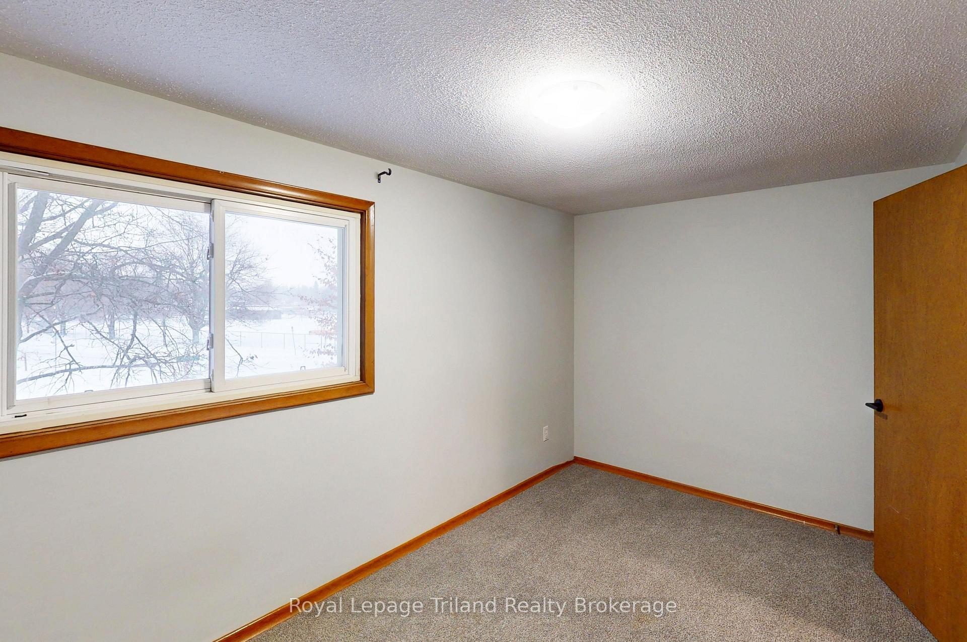 Photo 12 of 653 Northdale Drive, Woodstock, Woodstock - North — HOMEH
