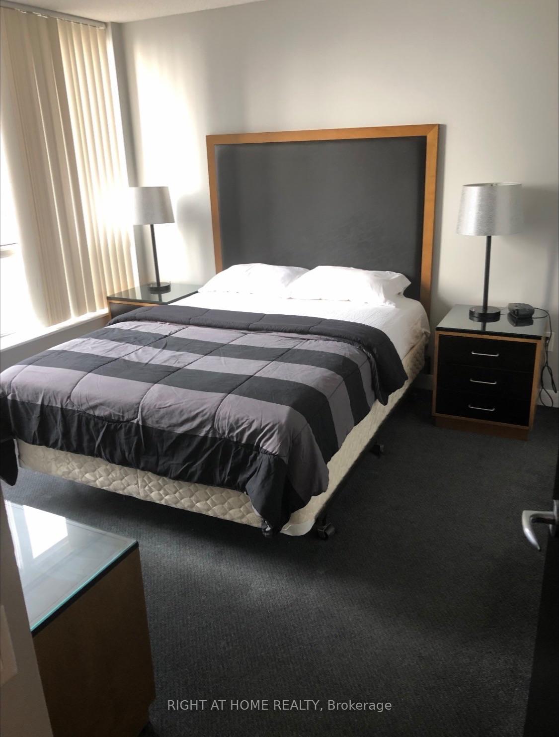 Photo 4 of Unit 2105, 33 Sheppard Avenue E, North York, Willowdale East — HOMEH