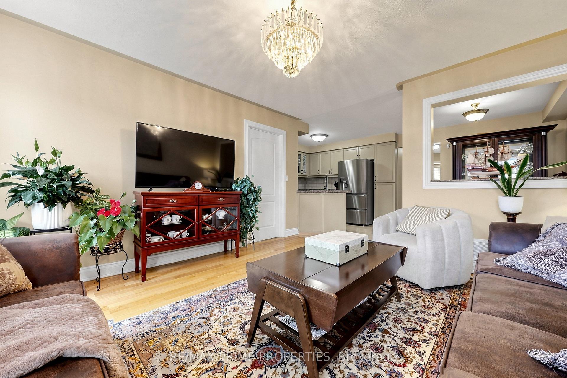 Photo 8 of 101 Settlement Park Avenue, Markham, Cornell — HOMEH