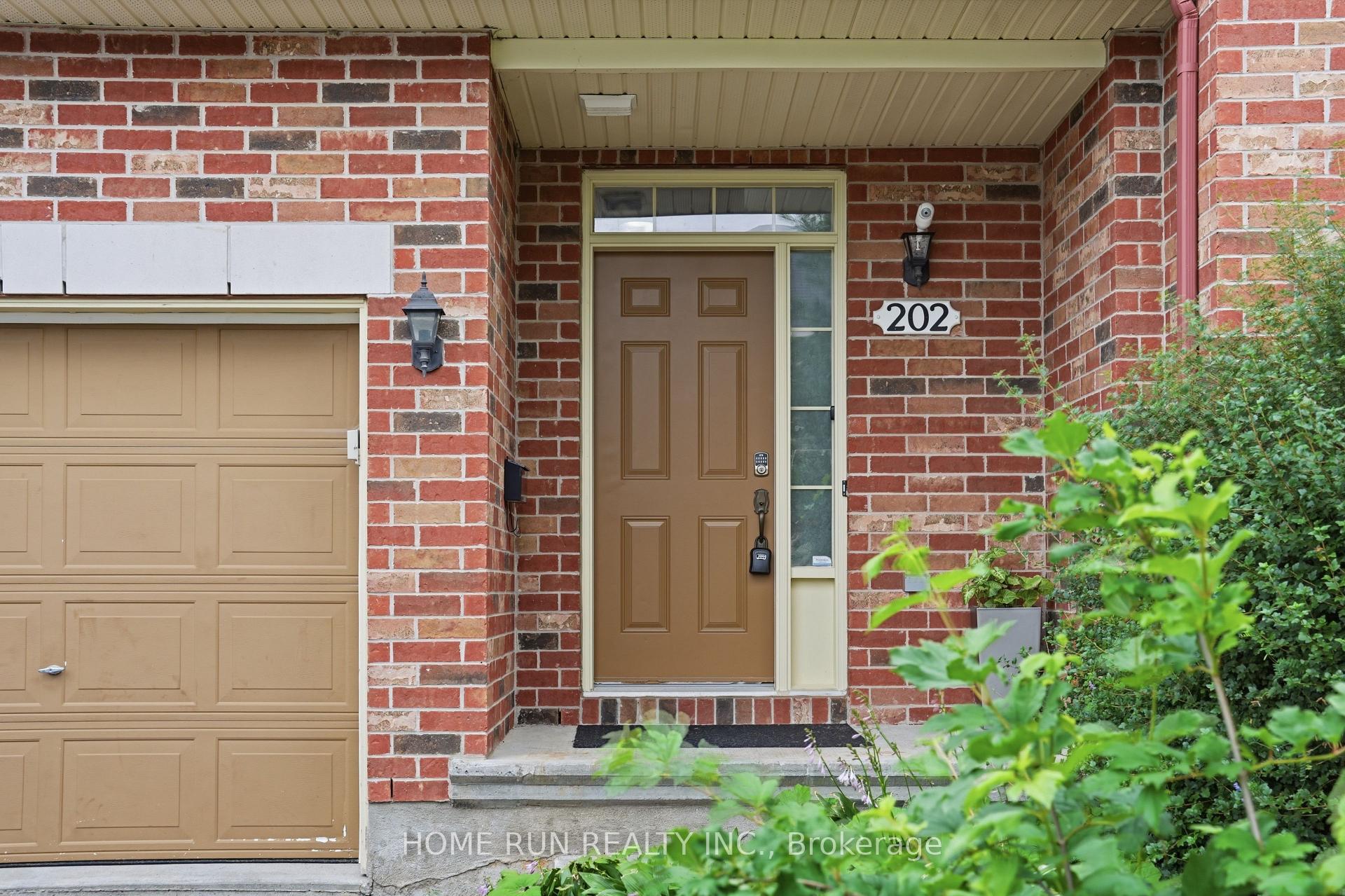 Photo 2 of 202 Maxwell Bridge Road, Ottawa, Kanata - Morgan's Grant/South March — HOMEH