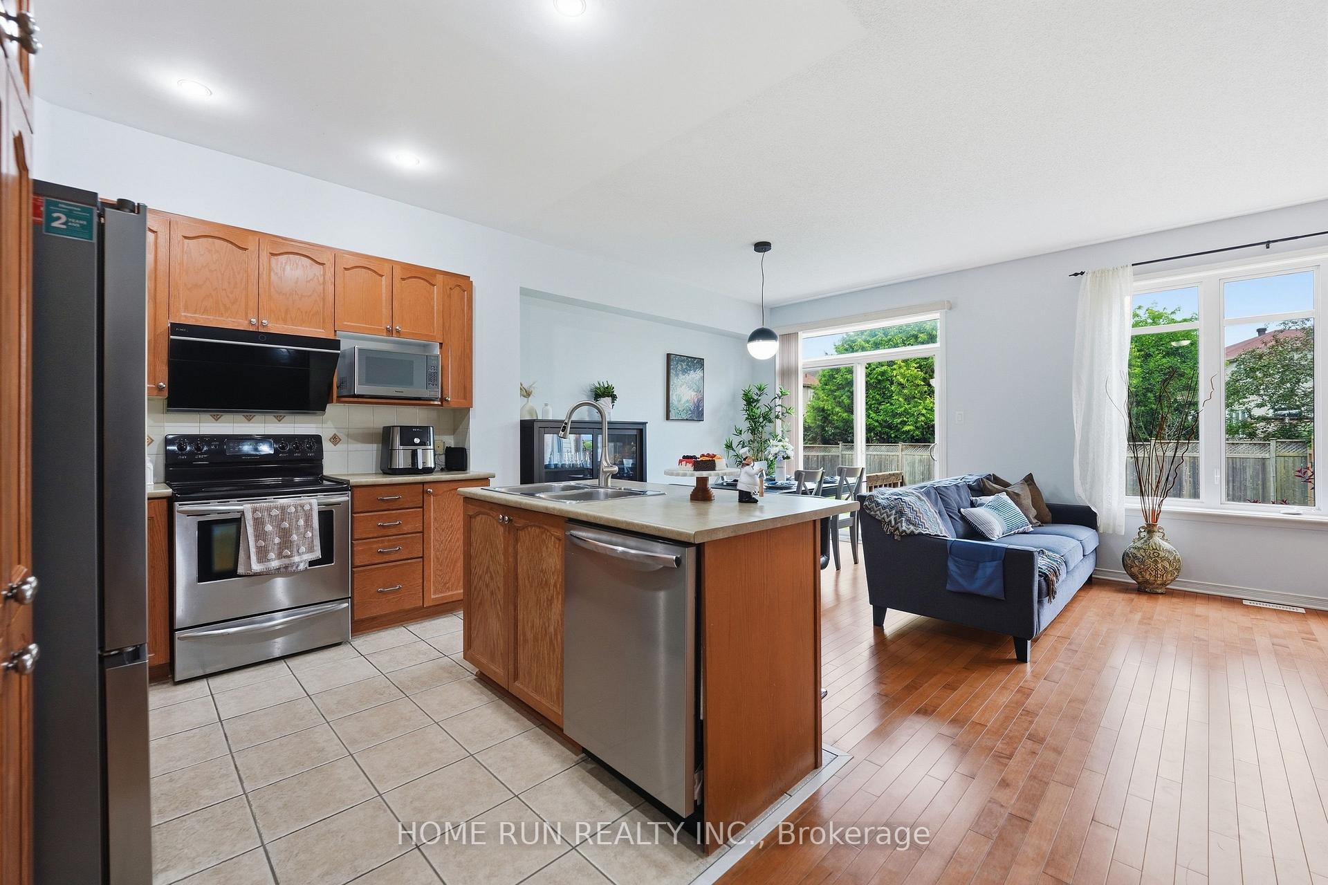 Photo 10 of 202 Maxwell Bridge Road, Ottawa, Kanata - Morgan's Grant/South March — HOMEH