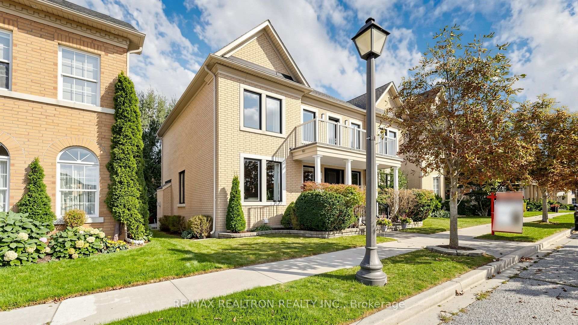 Photo 2 of 9 Gardon Avenue, Markham, Cathedraltown — HOMEH