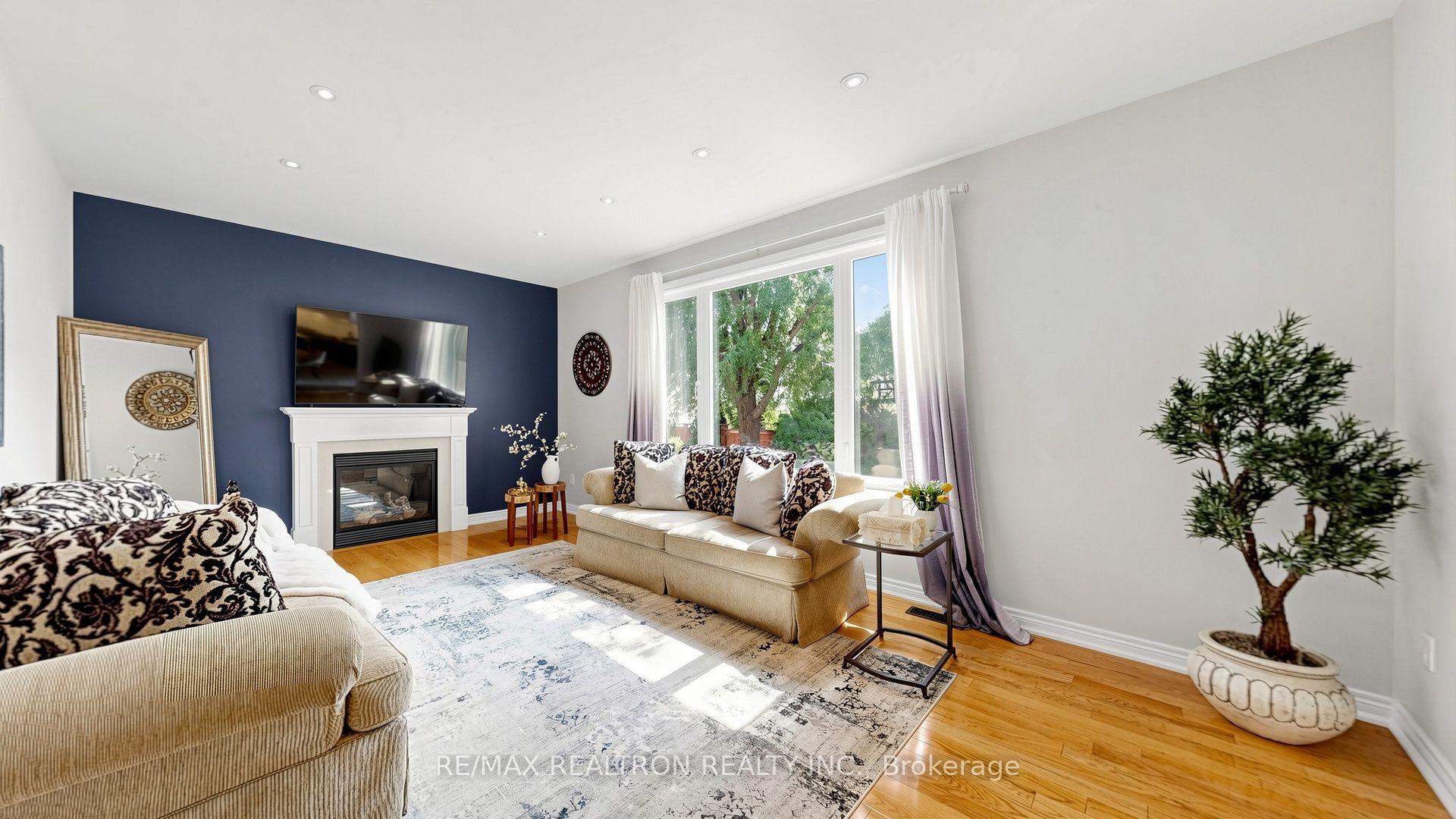 Photo 9 of 9 Gardon Avenue, Markham, Cathedraltown — HOMEH