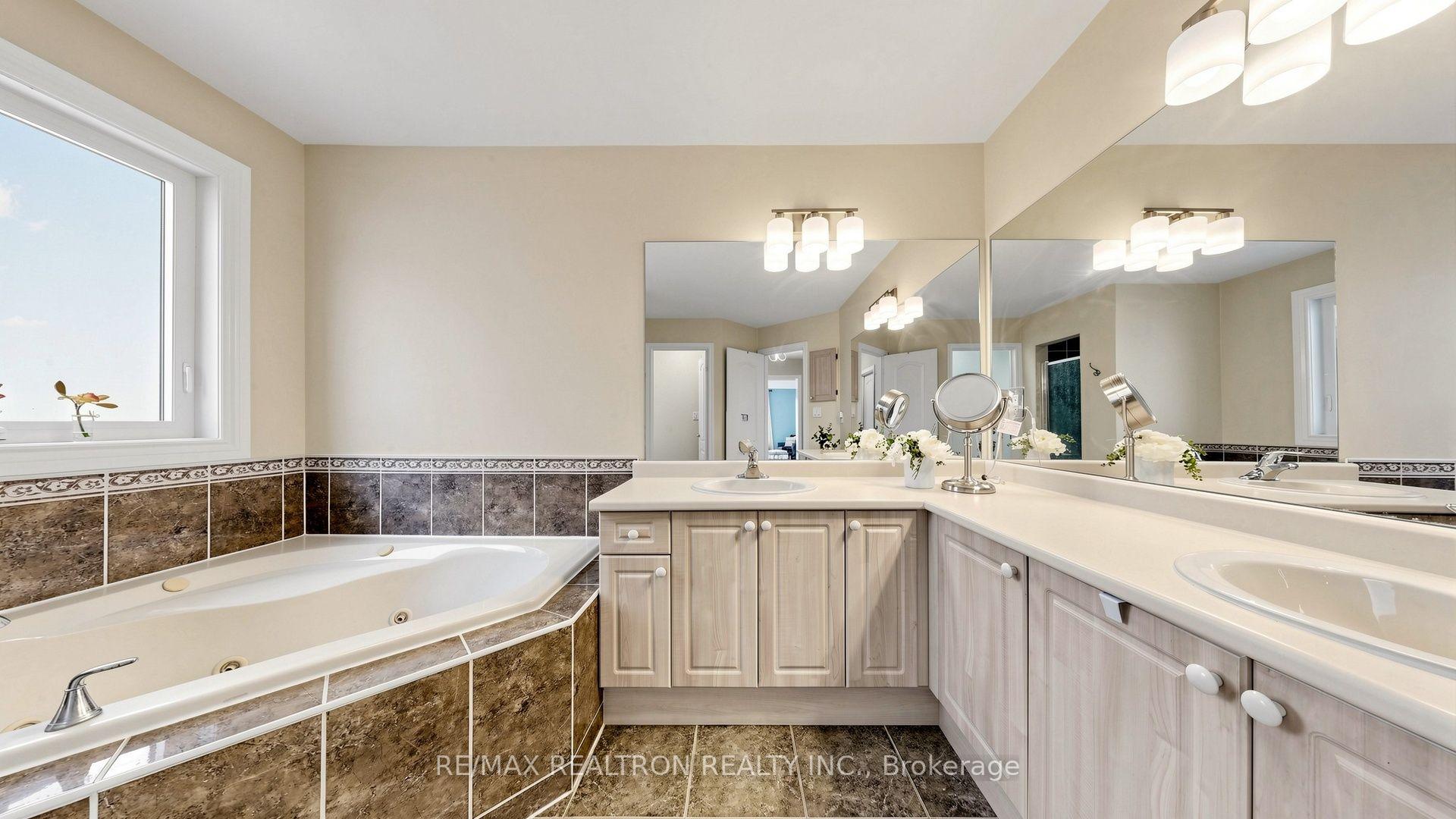 Photo 24 of 9 Gardon Avenue, Markham, Cathedraltown — HOMEH