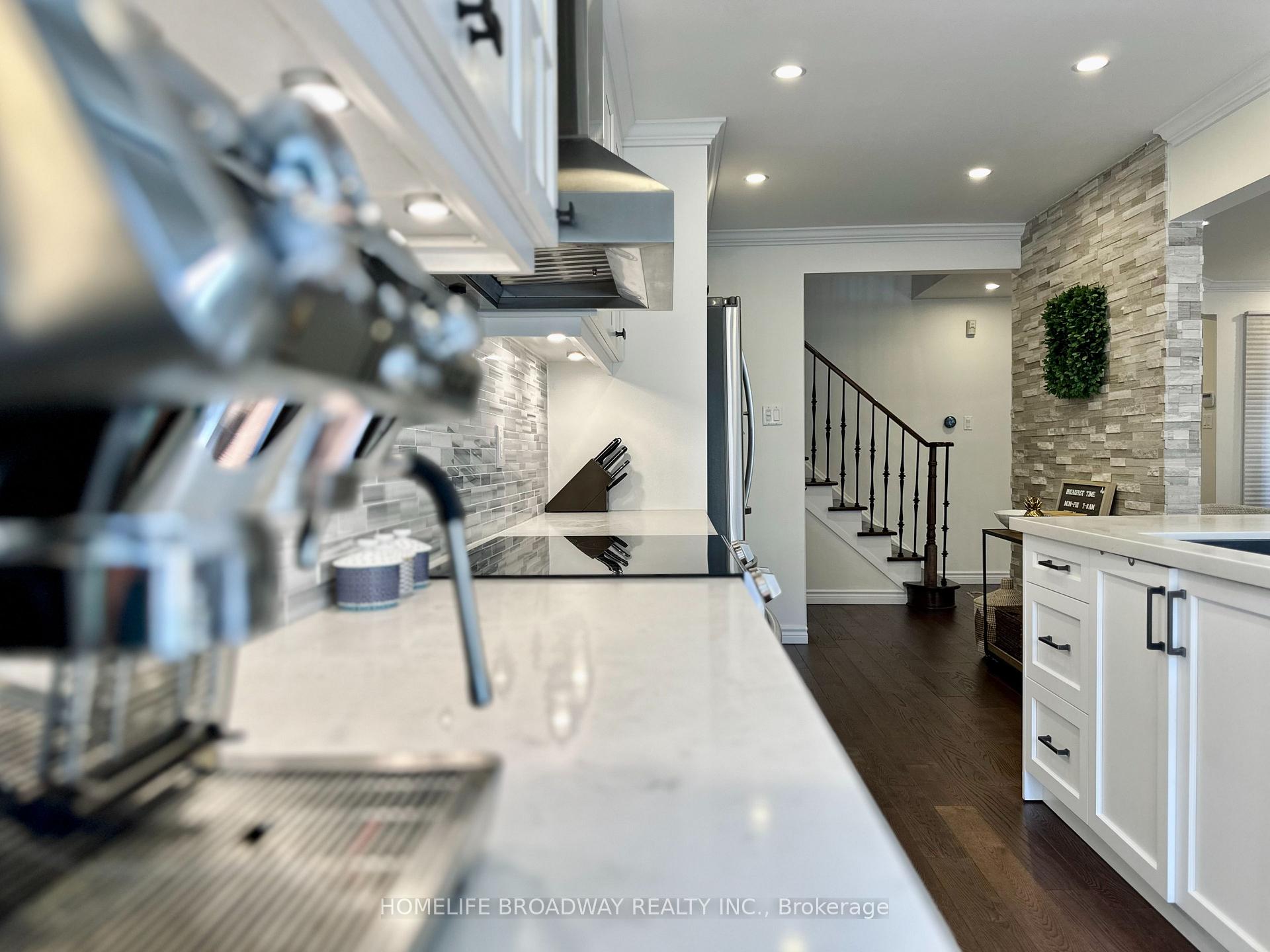 Photo 18 of 51 Jonathan Gate, Vaughan, Crestwood-Springfarm-Yorkhill — HOMEH