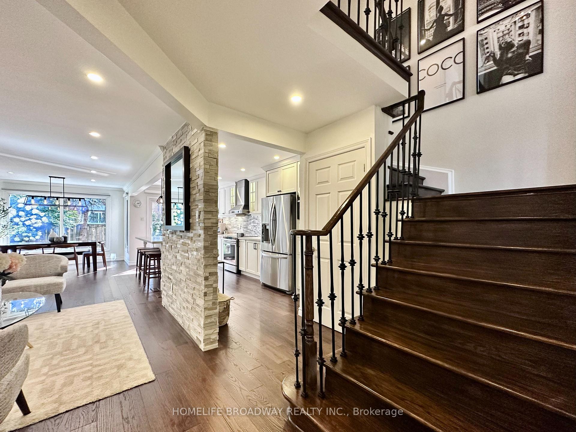 Photo 23 of 51 Jonathan Gate, Vaughan, Crestwood-Springfarm-Yorkhill — HOMEH