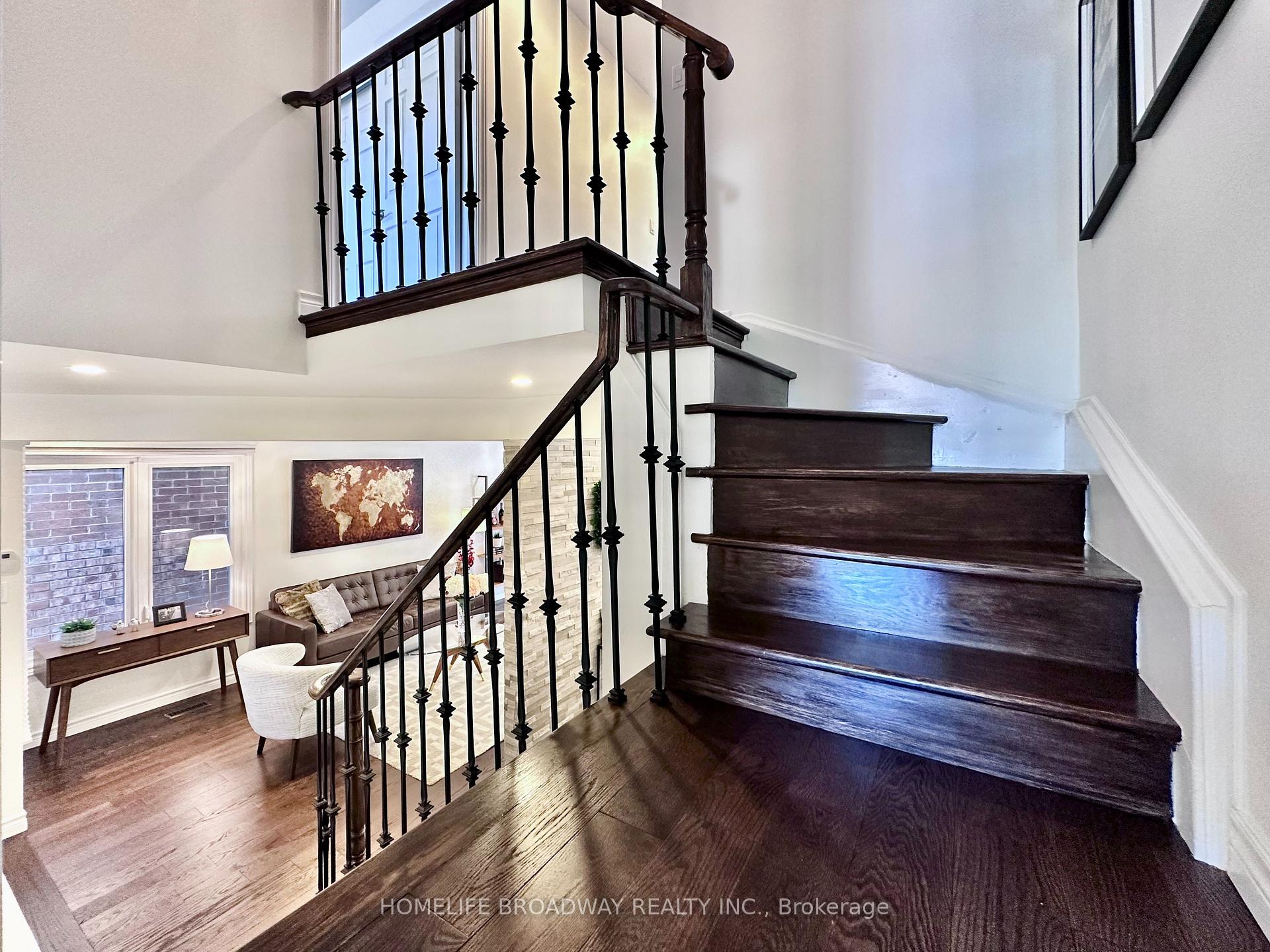 Photo 34 of 51 Jonathan Gate, Vaughan, Crestwood-Springfarm-Yorkhill — HOMEH